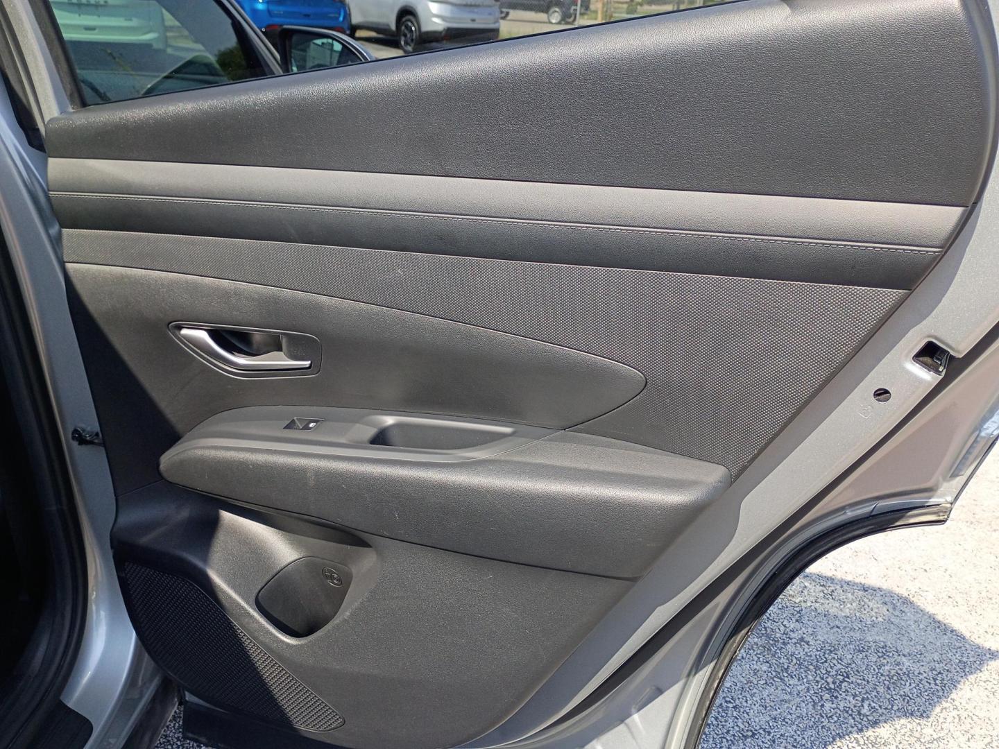 2025 Silver /Black Hyundai Tucson SEL (5NMJB3DE3SH) with an 2.5L L4 DOHC 16V engine, 8A transmission, located at 1842 Wirt Road, Houston, TX, 77055, (713) 973-3903, 29.805330, -95.484787 - Photo#15