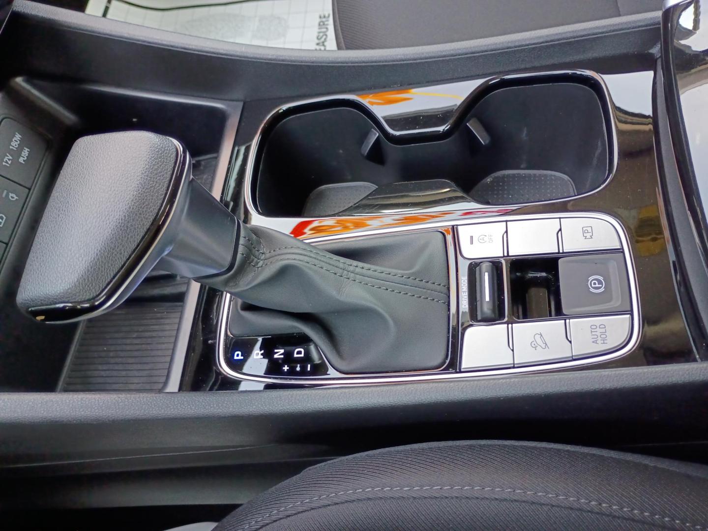 2025 Silver /Black Hyundai Tucson SEL (5NMJB3DE3SH) with an 2.5L L4 DOHC 16V engine, 8A transmission, located at 1842 Wirt Road, Houston, TX, 77055, (713) 973-3903, 29.805330, -95.484787 - Photo#23