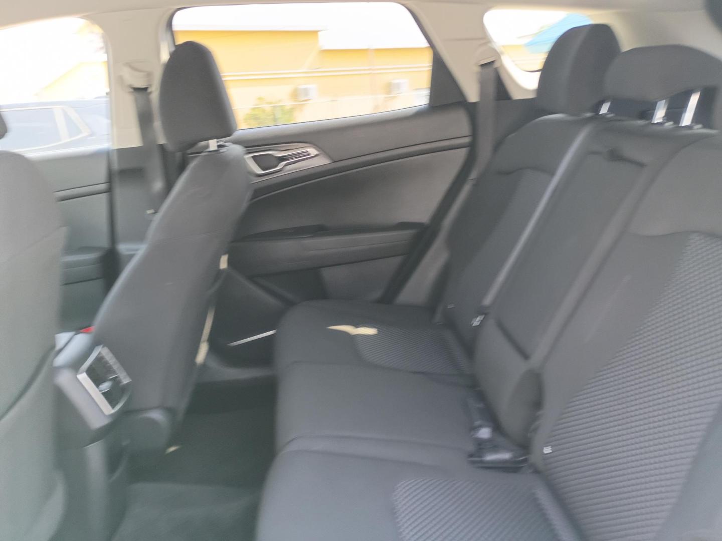 2025 White /Black Kia Sportage LX (5XYK23DF5SG) with an 2.5L V6 DOHC 24V engine, 8A transmission, located at 1842 Wirt Road, Houston, TX, 77055, (713) 973-3903, 29.805330, -95.484787 - Photo#10