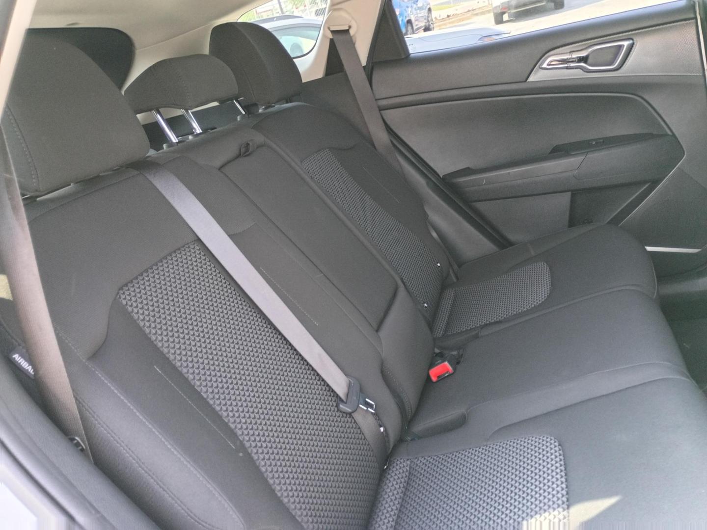 2025 White /Black Kia Sportage LX (5XYK23DF5SG) with an 2.5L V6 DOHC 24V engine, 8A transmission, located at 1842 Wirt Road, Houston, TX, 77055, (713) 973-3903, 29.805330, -95.484787 - Photo#14