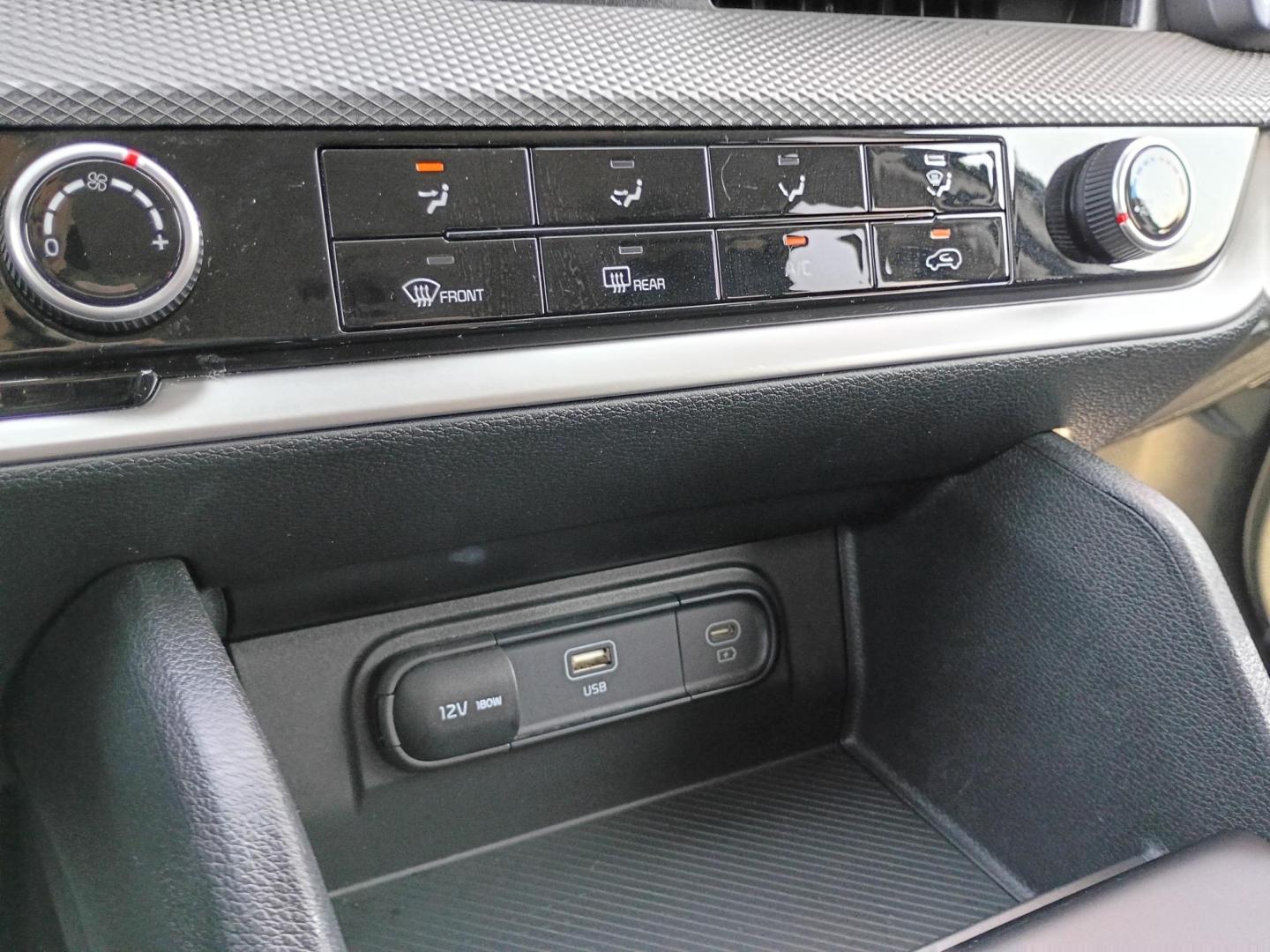 2025 White /Black Kia Sportage LX (5XYK23DF5SG) with an 2.5L V6 DOHC 24V engine, 8A transmission, located at 1842 Wirt Road, Houston, TX, 77055, (713) 973-3903, 29.805330, -95.484787 - Photo#23