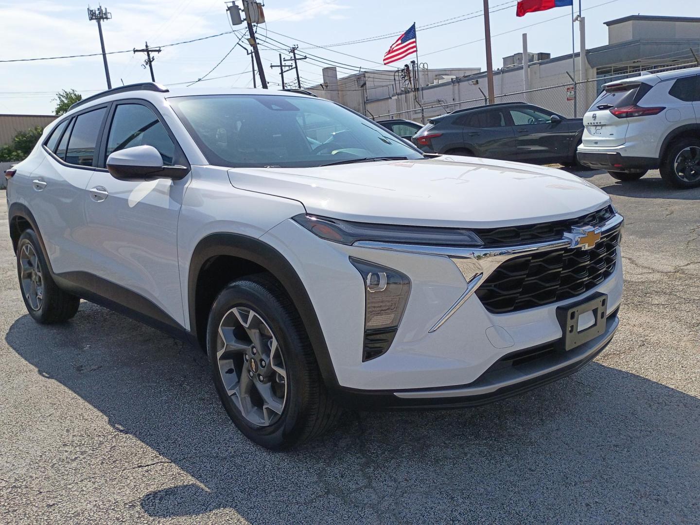 2025 White /Black Chevrolet Trax LT (KL77LHEP3SC) with an 1.2L L3 TURBO engine, 6A transmission, located at 1842 Wirt Road, Houston, TX, 77055, (713) 973-3903, 29.805330, -95.484787 - Photo#6