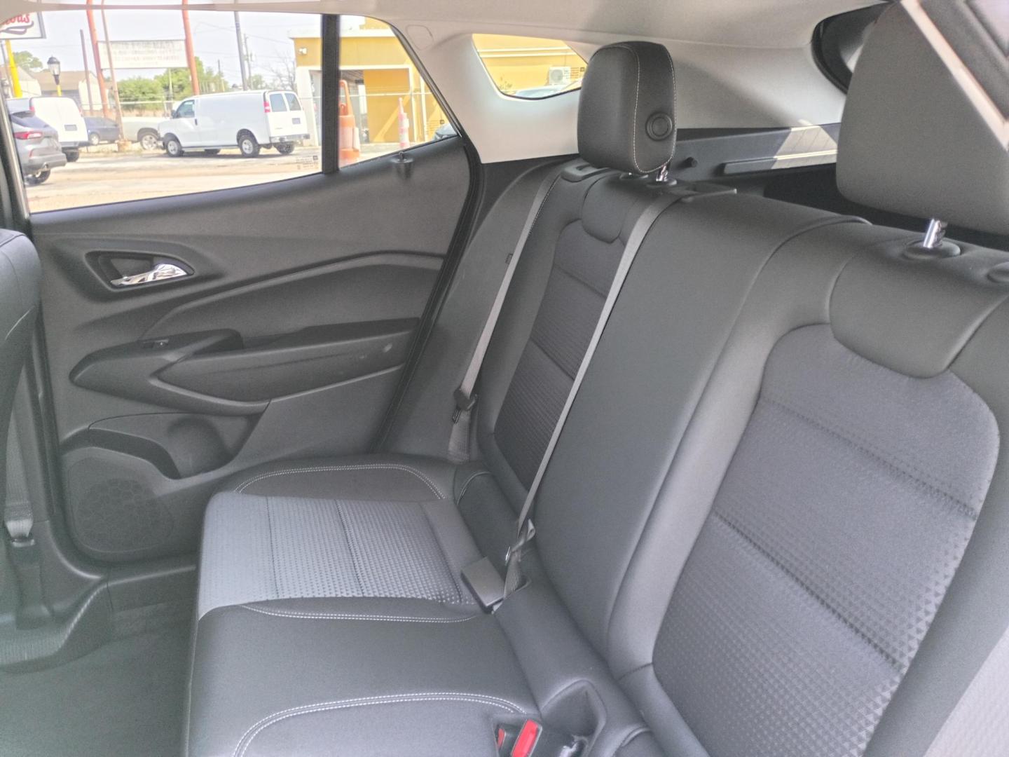 2025 White /Black Chevrolet Trax LT (KL77LHEP3SC) with an 1.2L L3 TURBO engine, 6A transmission, located at 1842 Wirt Road, Houston, TX, 77055, (713) 973-3903, 29.805330, -95.484787 - Photo#10