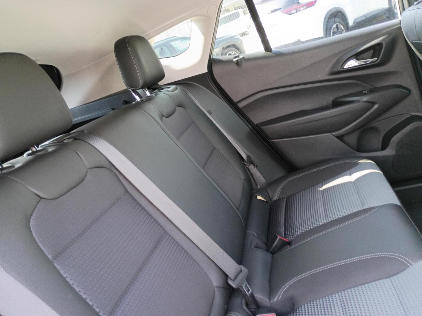 2025 White /Black Chevrolet Trax LT (KL77LHEP3SC) with an 1.2L L3 TURBO engine, 6A transmission, located at 1842 Wirt Road, Houston, TX, 77055, (713) 973-3903, 29.805330, -95.484787 - Photo#14