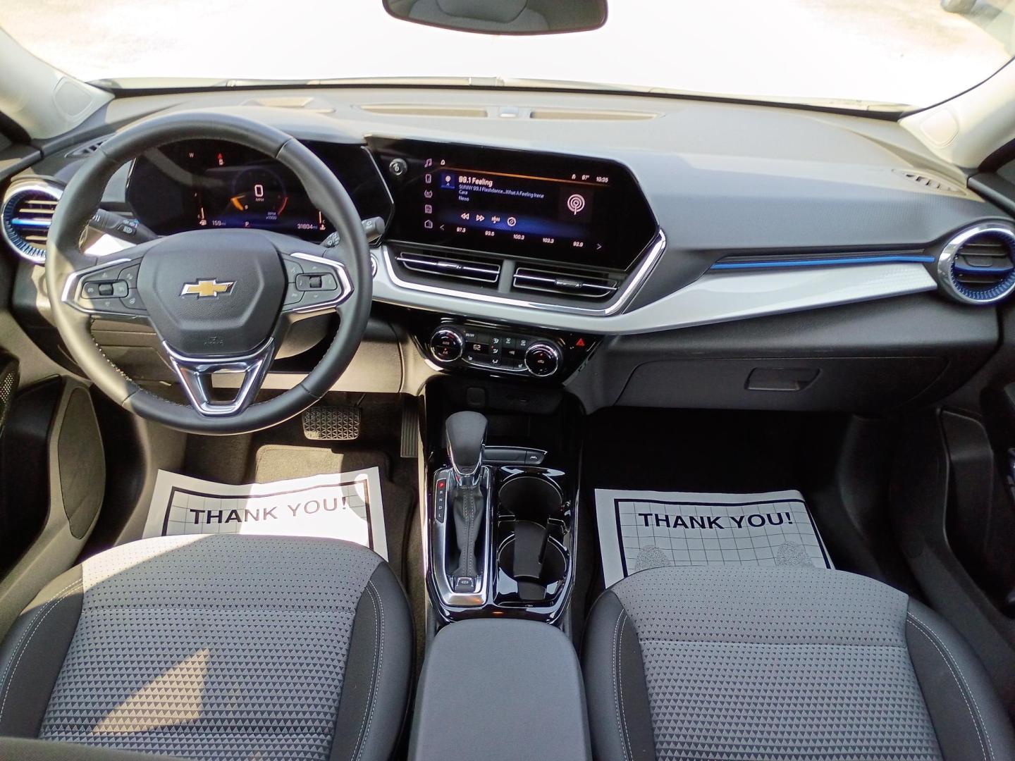2025 White /Black Chevrolet Trax LT (KL77LHEP3SC) with an 1.2L L3 TURBO engine, 6A transmission, located at 1842 Wirt Road, Houston, TX, 77055, (713) 973-3903, 29.805330, -95.484787 - Photo#17