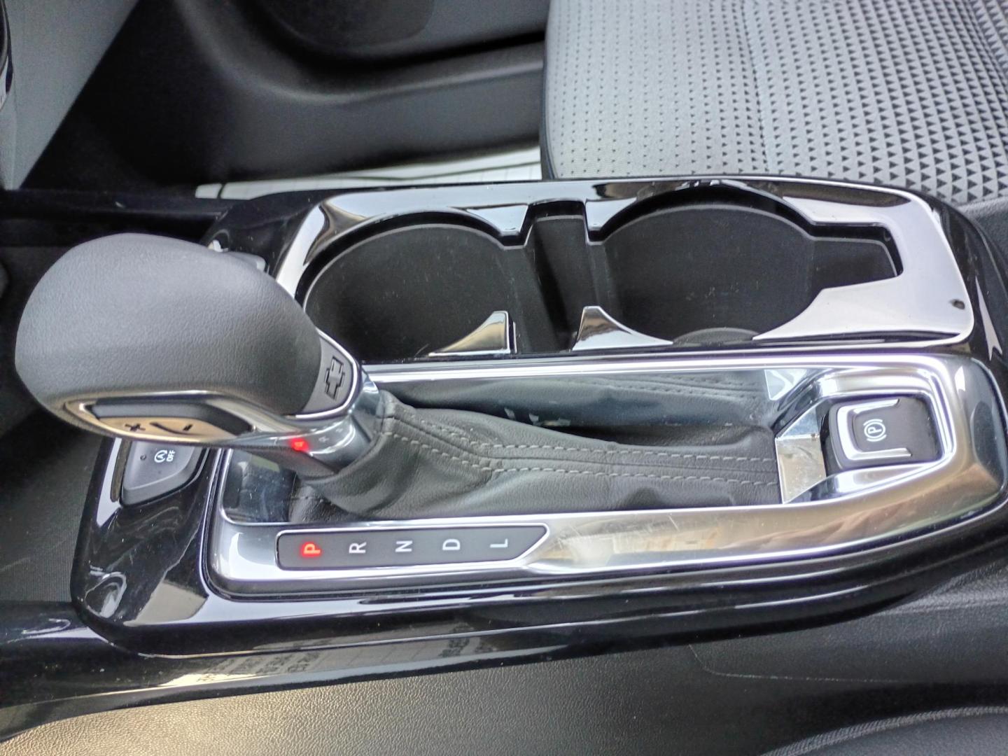 2025 White /Black Chevrolet Trax LT (KL77LHEP3SC) with an 1.2L L3 TURBO engine, 6A transmission, located at 1842 Wirt Road, Houston, TX, 77055, (713) 973-3903, 29.805330, -95.484787 - Photo#24