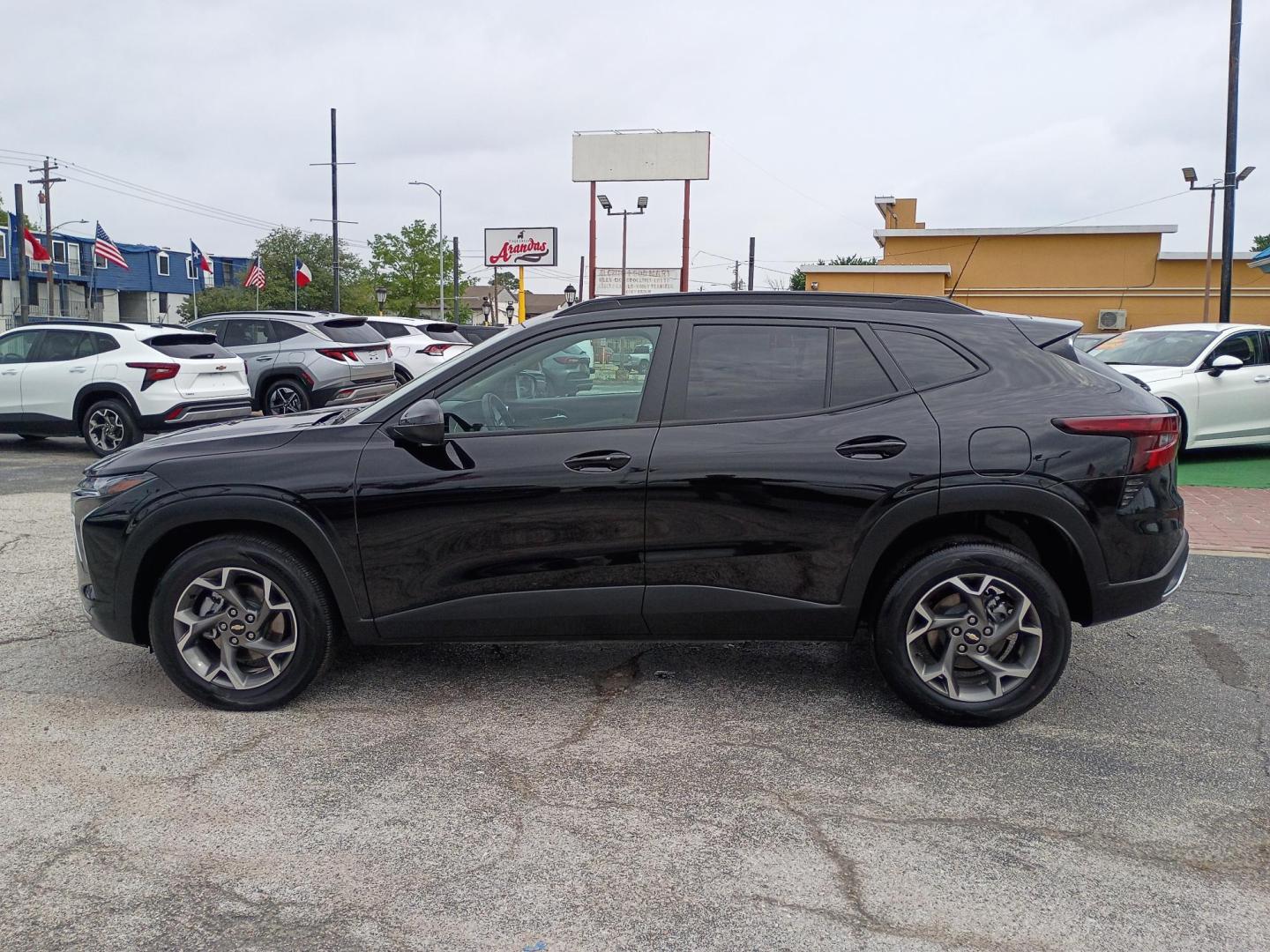2025 Black /Black Chevrolet Trax LT (KL77LHEP2SC) with an 1.2L L3 TURBO engine, 6A transmission, located at 1842 Wirt Road, Houston, TX, 77055, (713) 973-3903, 29.805330, -95.484787 - Photo#1