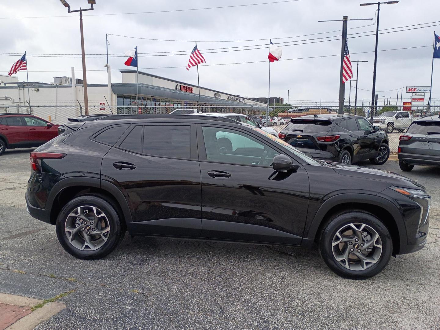 2025 Black /Black Chevrolet Trax LT (KL77LHEP2SC) with an 1.2L L3 TURBO engine, 6A transmission, located at 1842 Wirt Road, Houston, TX, 77055, (713) 973-3903, 29.805330, -95.484787 - Photo#5