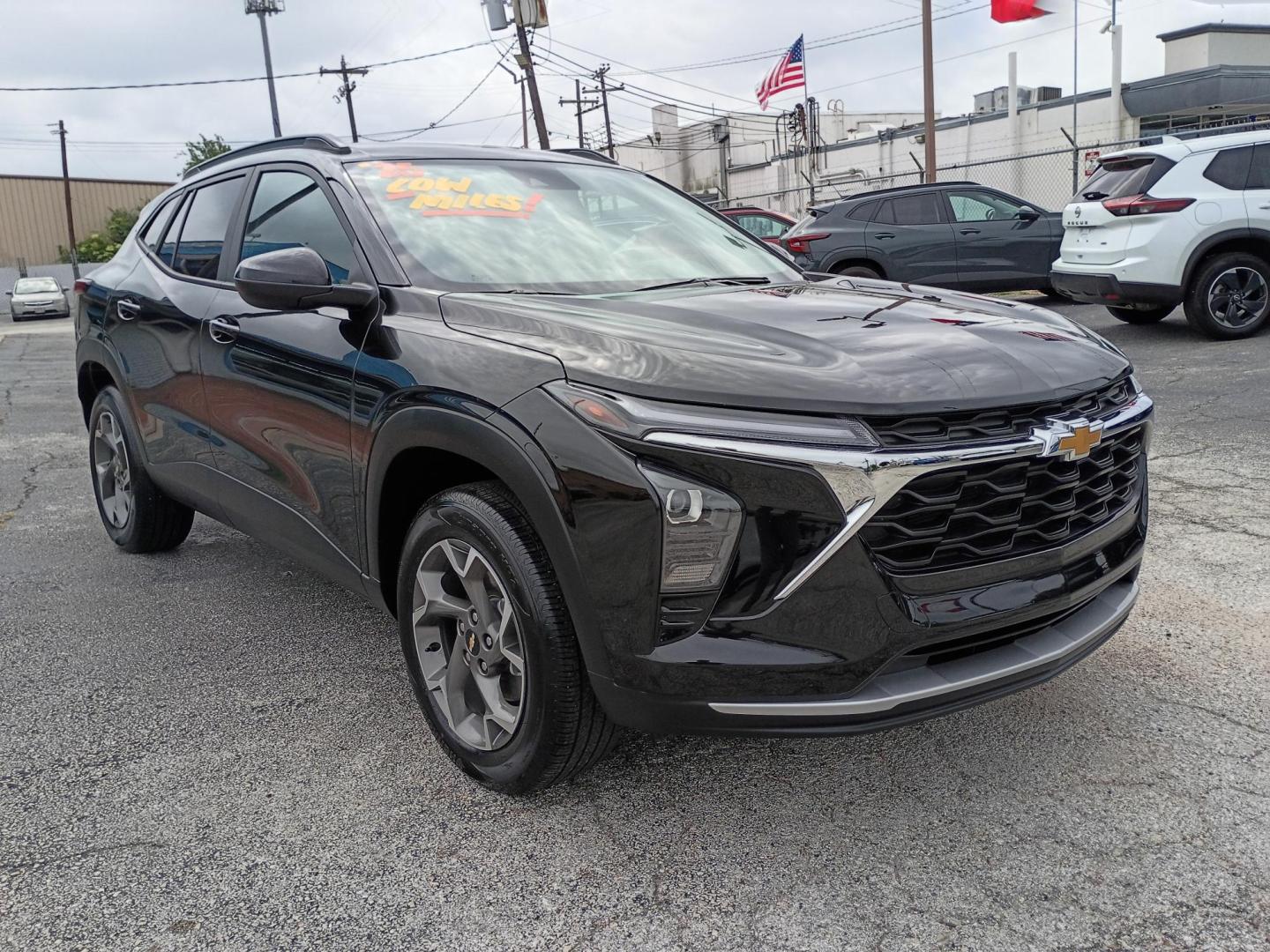 2025 Black /Black Chevrolet Trax LT (KL77LHEP2SC) with an 1.2L L3 TURBO engine, 6A transmission, located at 1842 Wirt Road, Houston, TX, 77055, (713) 973-3903, 29.805330, -95.484787 - Photo#6