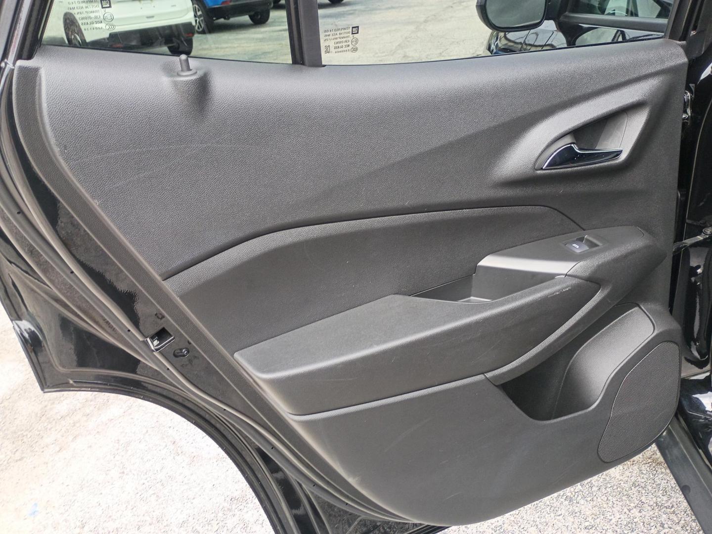 2025 Black /Black Chevrolet Trax LT (KL77LHEP2SC) with an 1.2L L3 TURBO engine, 6A transmission, located at 1842 Wirt Road, Houston, TX, 77055, (713) 973-3903, 29.805330, -95.484787 - Photo#11