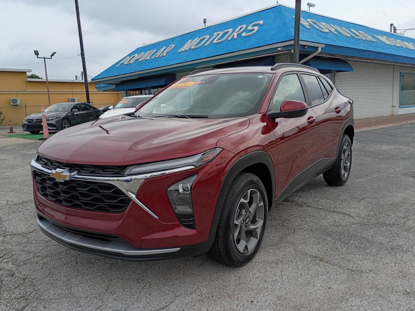 2025 MAROON /Black Chevrolet Trax LT (KL77LHEP7SC) with an 1.2L L3 TURBO engine, 6A transmission, located at 1842 Wirt Road, Houston, TX, 77055, (713) 973-3903, 29.805330, -95.484787 - Photo#0
