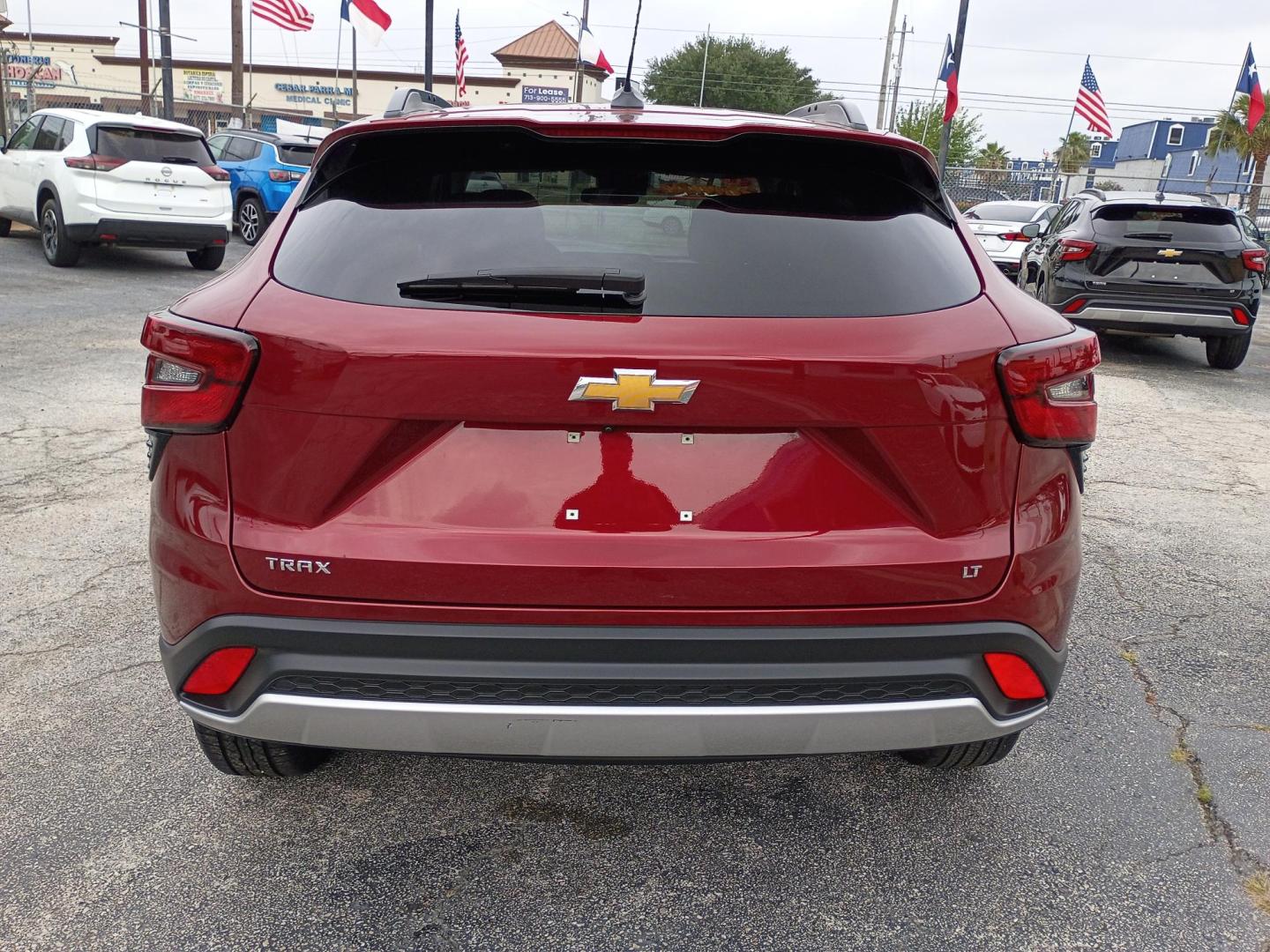 2025 MAROON /Black Chevrolet Trax LT (KL77LHEP7SC) with an 1.2L L3 TURBO engine, 6A transmission, located at 1842 Wirt Road, Houston, TX, 77055, (713) 973-3903, 29.805330, -95.484787 - Photo#3