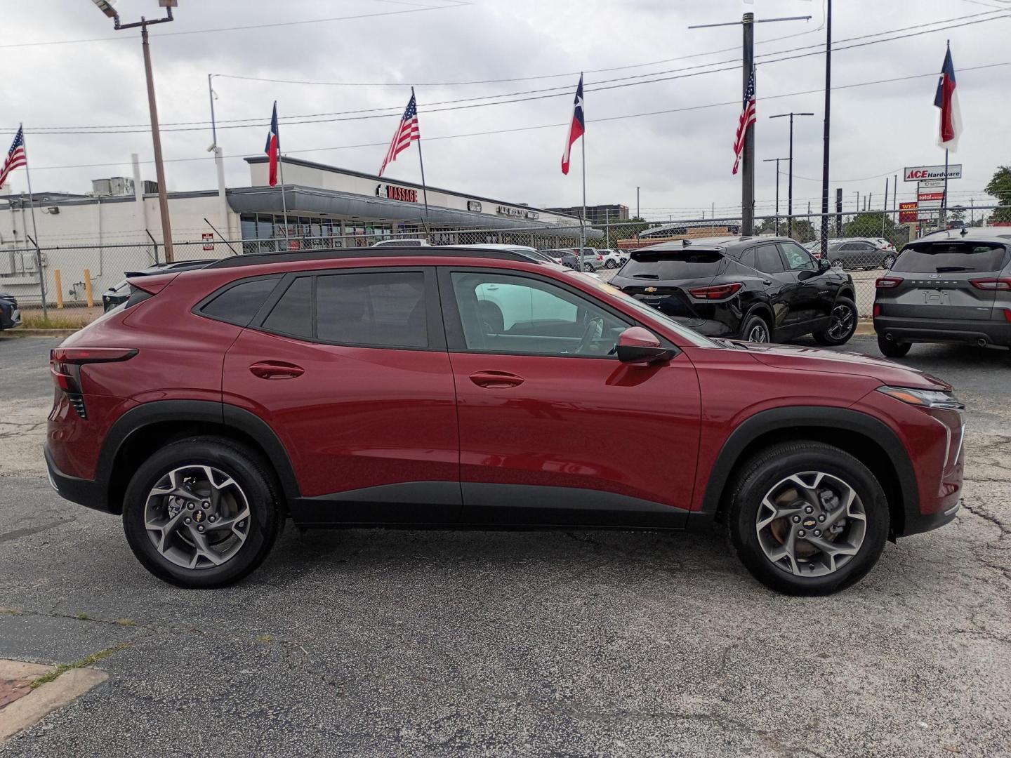 2025 MAROON /Black Chevrolet Trax LT (KL77LHEP7SC) with an 1.2L L3 TURBO engine, 6A transmission, located at 1842 Wirt Road, Houston, TX, 77055, (713) 973-3903, 29.805330, -95.484787 - Photo#5