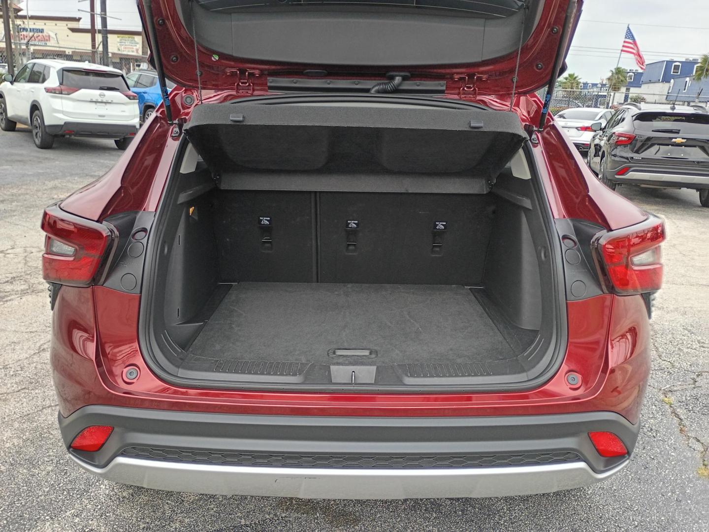 2025 MAROON /Black Chevrolet Trax LT (KL77LHEP7SC) with an 1.2L L3 TURBO engine, 6A transmission, located at 1842 Wirt Road, Houston, TX, 77055, (713) 973-3903, 29.805330, -95.484787 - Photo#17