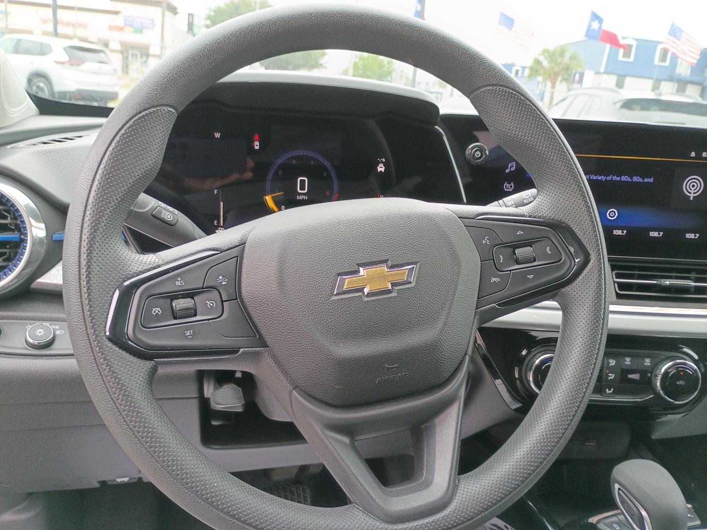 2025 MAROON /Black Chevrolet Trax LT (KL77LHEP7SC) with an 1.2L L3 TURBO engine, 6A transmission, located at 1842 Wirt Road, Houston, TX, 77055, (713) 973-3903, 29.805330, -95.484787 - Photo#18