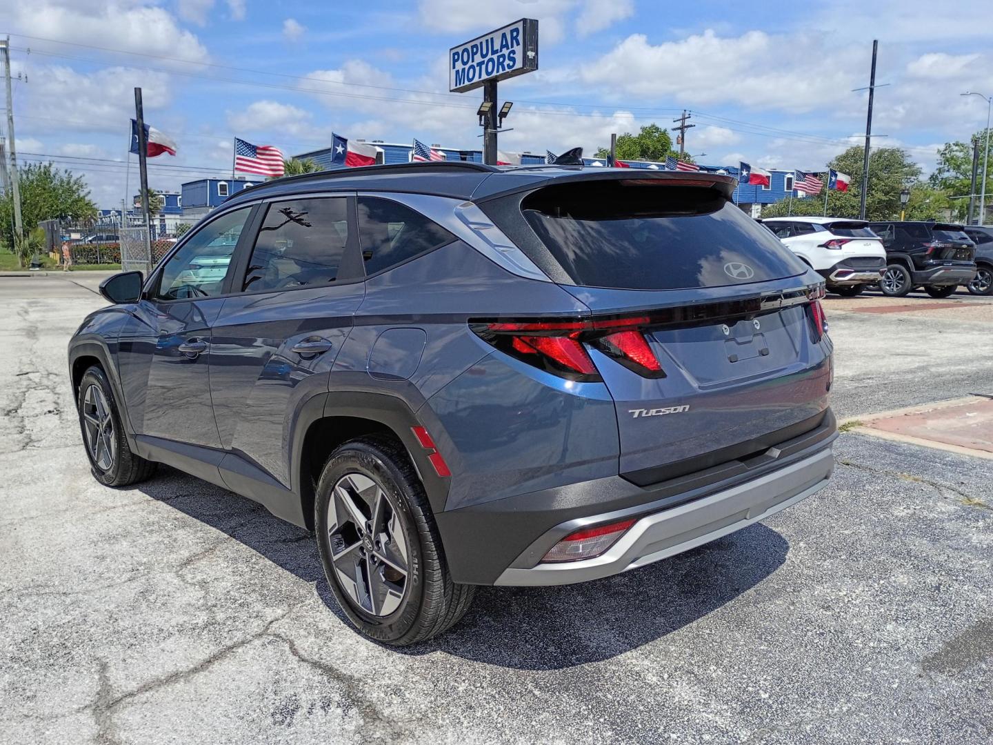 2025 BLUE /BEIGE Hyundai Tucson SEL (5NMJB3DE0SH) with an 2.5L L4 DOHC 16V engine, 8A transmission, located at 1842 Wirt Road, Houston, TX, 77055, (713) 973-3903, 29.805330, -95.484787 - Photo#2