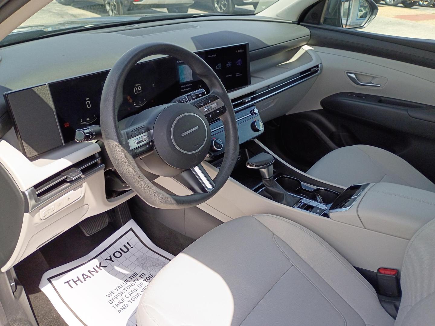 2025 BLUE /BEIGE Hyundai Tucson SEL (5NMJB3DE0SH) with an 2.5L L4 DOHC 16V engine, 8A transmission, located at 1842 Wirt Road, Houston, TX, 77055, (713) 973-3903, 29.805330, -95.484787 - Photo#8