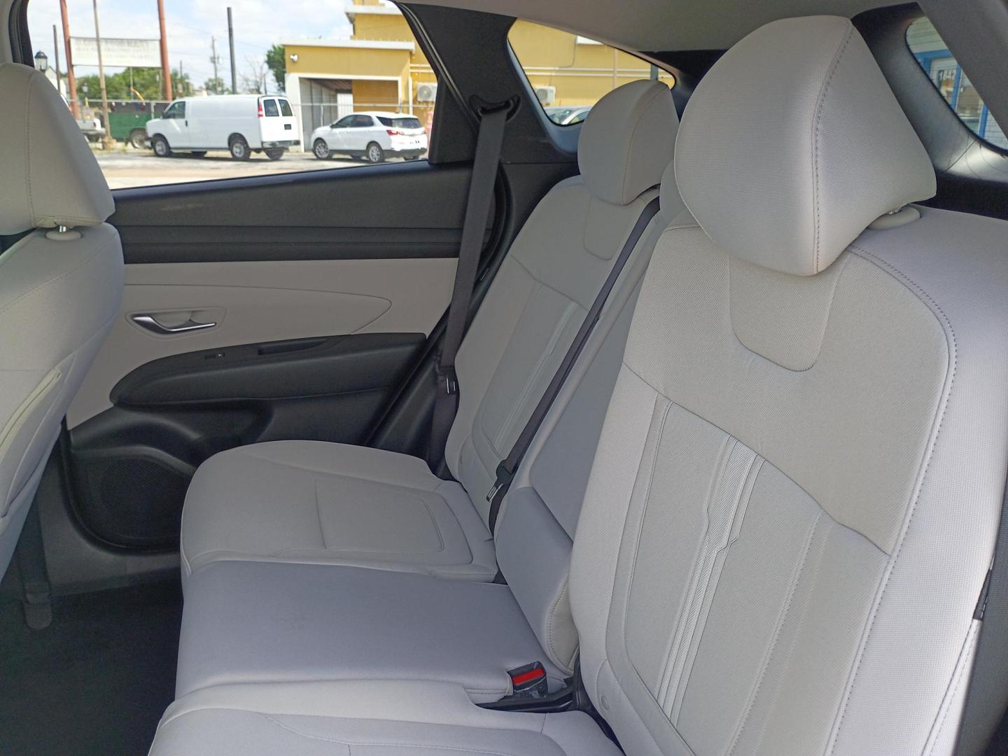 2025 BLUE /BEIGE Hyundai Tucson SEL (5NMJB3DE0SH) with an 2.5L L4 DOHC 16V engine, 8A transmission, located at 1842 Wirt Road, Houston, TX, 77055, (713) 973-3903, 29.805330, -95.484787 - Photo#10