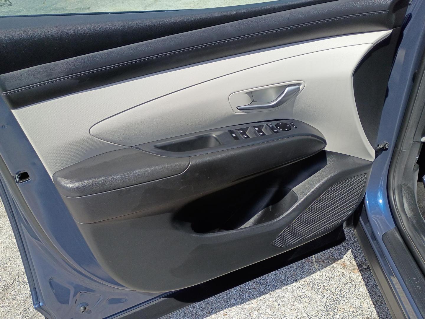 2025 BLUE /BEIGE Hyundai Tucson SEL (5NMJB3DE0SH) with an 2.5L L4 DOHC 16V engine, 8A transmission, located at 1842 Wirt Road, Houston, TX, 77055, (713) 973-3903, 29.805330, -95.484787 - Photo#9