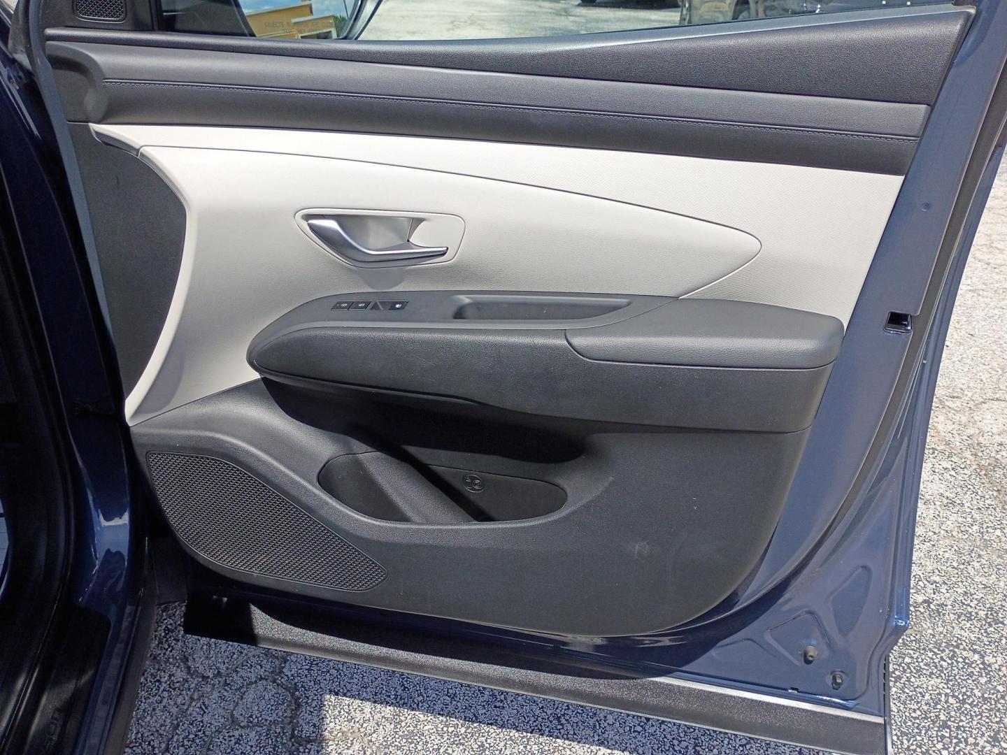 2025 BLUE /BEIGE Hyundai Tucson SEL (5NMJB3DE0SH) with an 2.5L L4 DOHC 16V engine, 8A transmission, located at 1842 Wirt Road, Houston, TX, 77055, (713) 973-3903, 29.805330, -95.484787 - Photo#13