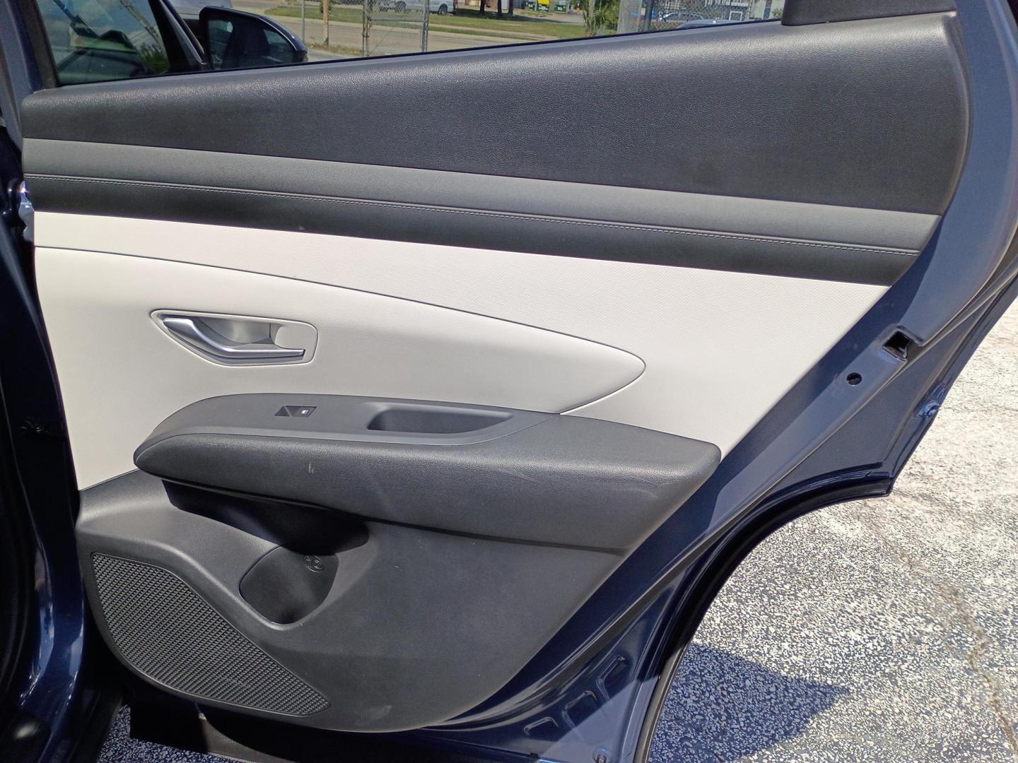 2025 BLUE /BEIGE Hyundai Tucson SEL (5NMJB3DE0SH) with an 2.5L L4 DOHC 16V engine, 8A transmission, located at 1842 Wirt Road, Houston, TX, 77055, (713) 973-3903, 29.805330, -95.484787 - Photo#15