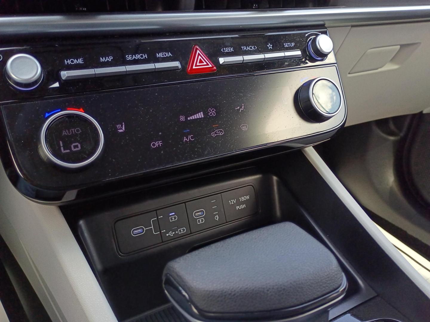 2025 BLUE /BEIGE Hyundai Tucson SEL (5NMJB3DE0SH) with an 2.5L L4 DOHC 16V engine, 8A transmission, located at 1842 Wirt Road, Houston, TX, 77055, (713) 973-3903, 29.805330, -95.484787 - Photo#22