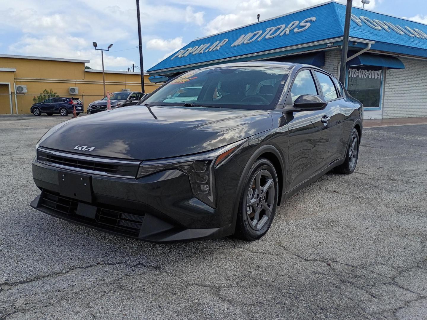 2025 Gray /Black Kia K4 LX (3KPFT4DE3SE) with an 2.0L L4 DOHC 16V engine, CVT transmission, located at 1842 Wirt Road, Houston, TX, 77055, (713) 973-3903, 29.805330, -95.484787 - Photo#0