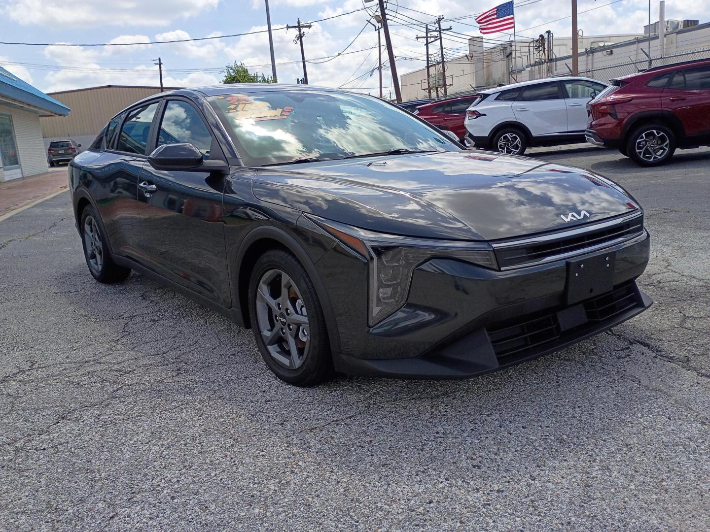 2025 Gray /Black Kia K4 LX (3KPFT4DE3SE) with an 2.0L L4 DOHC 16V engine, CVT transmission, located at 1842 Wirt Road, Houston, TX, 77055, (713) 973-3903, 29.805330, -95.484787 - Photo#6