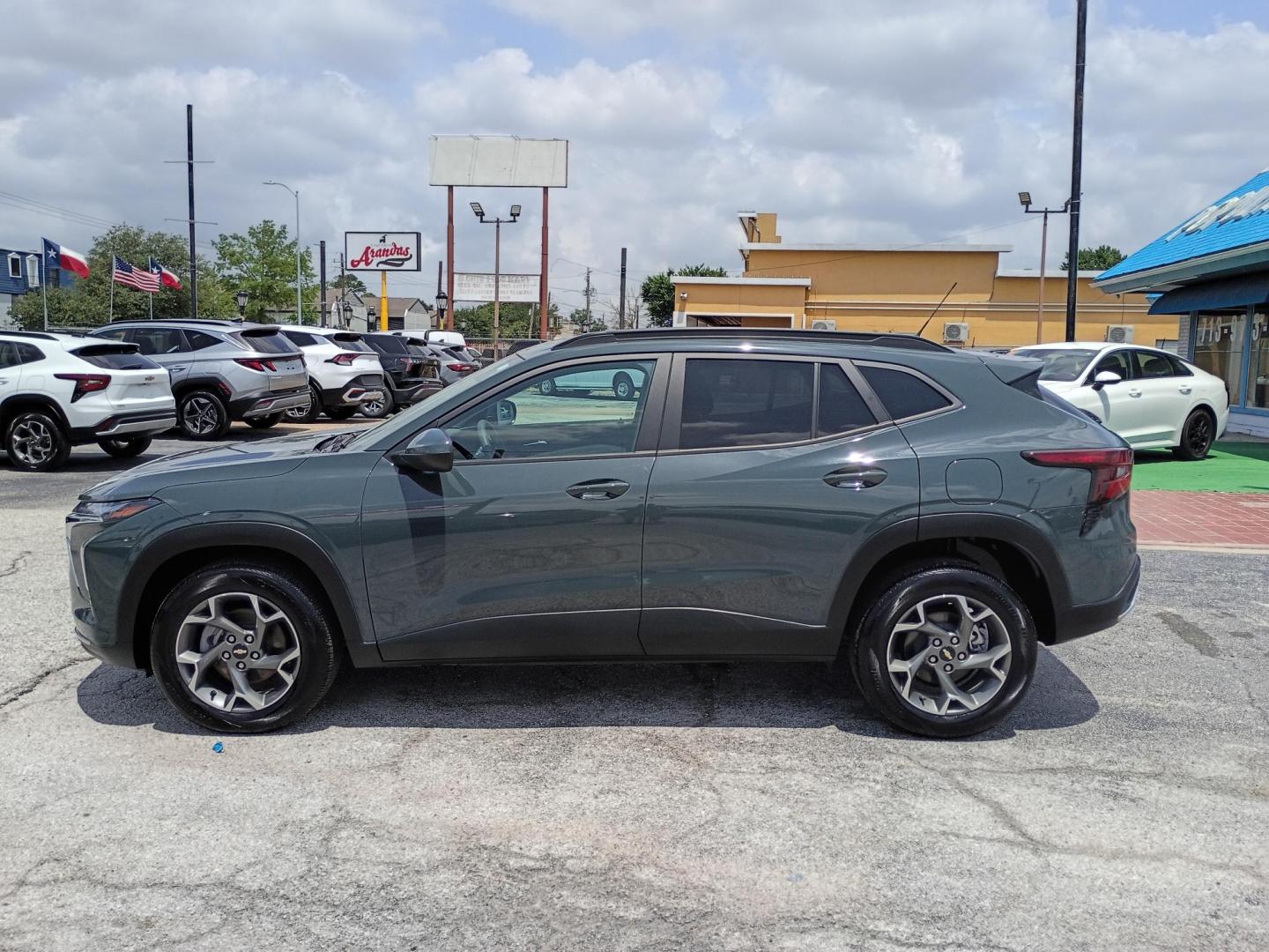 2025 Cypress Gray /Black Chevrolet Trax LT (KL77LHEP8SC) with an 1.2L L3 TURBO engine, 6A transmission, located at 1842 Wirt Road, Houston, TX, 77055, (713) 973-3903, 29.805330, -95.484787 - Photo#1