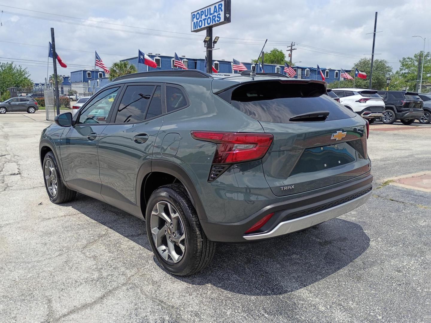 2025 Cypress Gray /Black Chevrolet Trax LT (KL77LHEP8SC) with an 1.2L L3 TURBO engine, 6A transmission, located at 1842 Wirt Road, Houston, TX, 77055, (713) 973-3903, 29.805330, -95.484787 - Photo#2