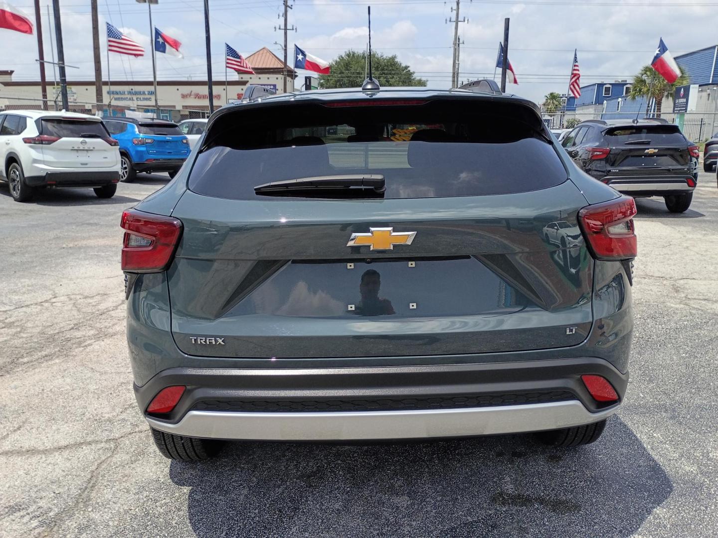 2025 Cypress Gray /Black Chevrolet Trax LT (KL77LHEP8SC) with an 1.2L L3 TURBO engine, 6A transmission, located at 1842 Wirt Road, Houston, TX, 77055, (713) 973-3903, 29.805330, -95.484787 - Photo#3
