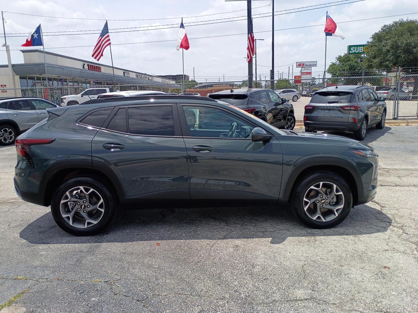 2025 Cypress Gray /Black Chevrolet Trax LT (KL77LHEP8SC) with an 1.2L L3 TURBO engine, 6A transmission, located at 1842 Wirt Road, Houston, TX, 77055, (713) 973-3903, 29.805330, -95.484787 - Photo#5