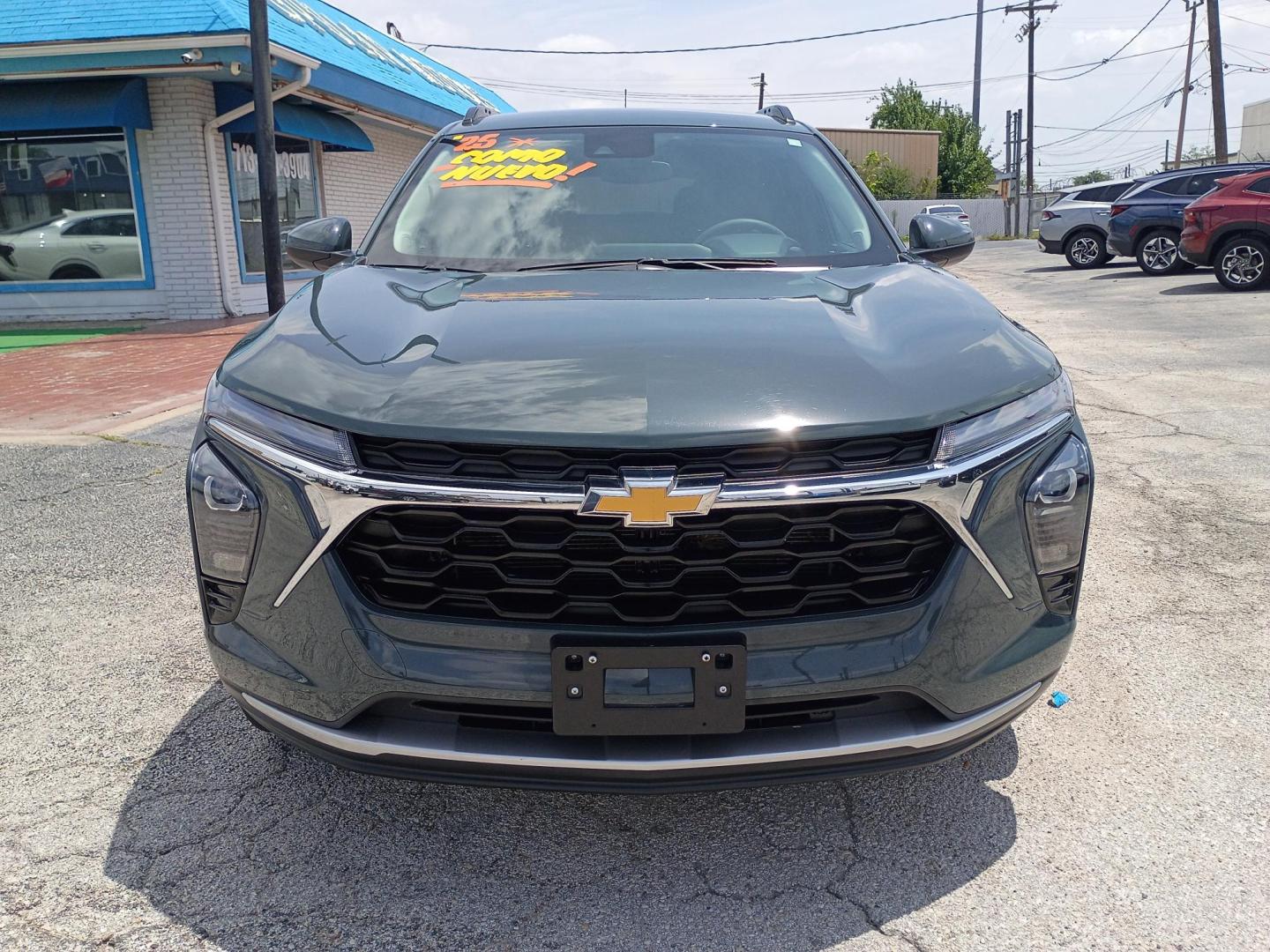 2025 Cypress Gray /Black Chevrolet Trax LT (KL77LHEP8SC) with an 1.2L L3 TURBO engine, 6A transmission, located at 1842 Wirt Road, Houston, TX, 77055, (713) 973-3903, 29.805330, -95.484787 - Photo#7