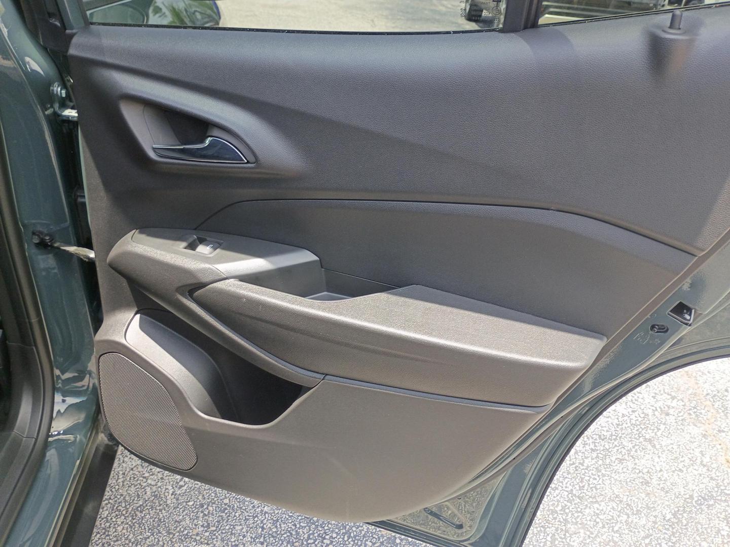 2025 Cypress Gray /Black Chevrolet Trax LT (KL77LHEP8SC) with an 1.2L L3 TURBO engine, 6A transmission, located at 1842 Wirt Road, Houston, TX, 77055, (713) 973-3903, 29.805330, -95.484787 - Photo#15