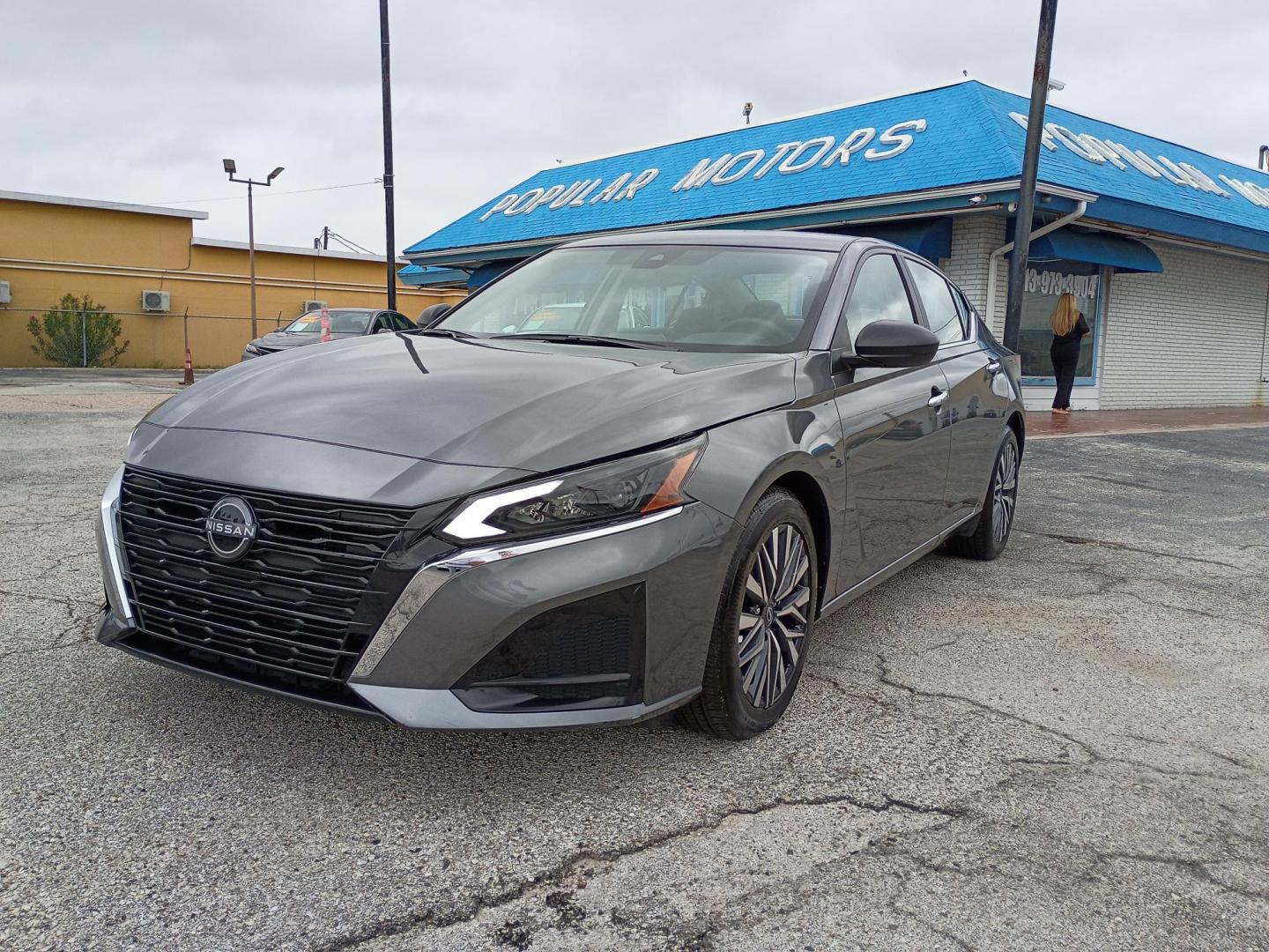 2025 Gray /Black Nissan Altima 2.5 SV (1N4BL4DV4SN) with an 2.5L L4 DOHC 16V engine, CVT transmission, located at 1842 Wirt Road, Houston, TX, 77055, (713) 973-3903, 29.805330, -95.484787 - Photo#0