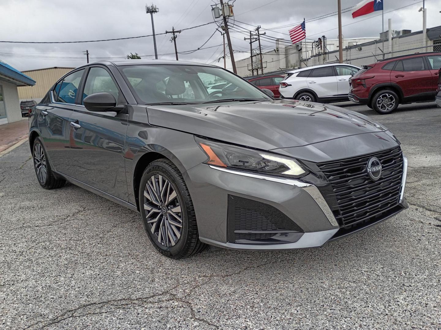 2025 Gray /Black Nissan Altima 2.5 SV (1N4BL4DV4SN) with an 2.5L L4 DOHC 16V engine, CVT transmission, located at 1842 Wirt Road, Houston, TX, 77055, (713) 973-3903, 29.805330, -95.484787 - Photo#6
