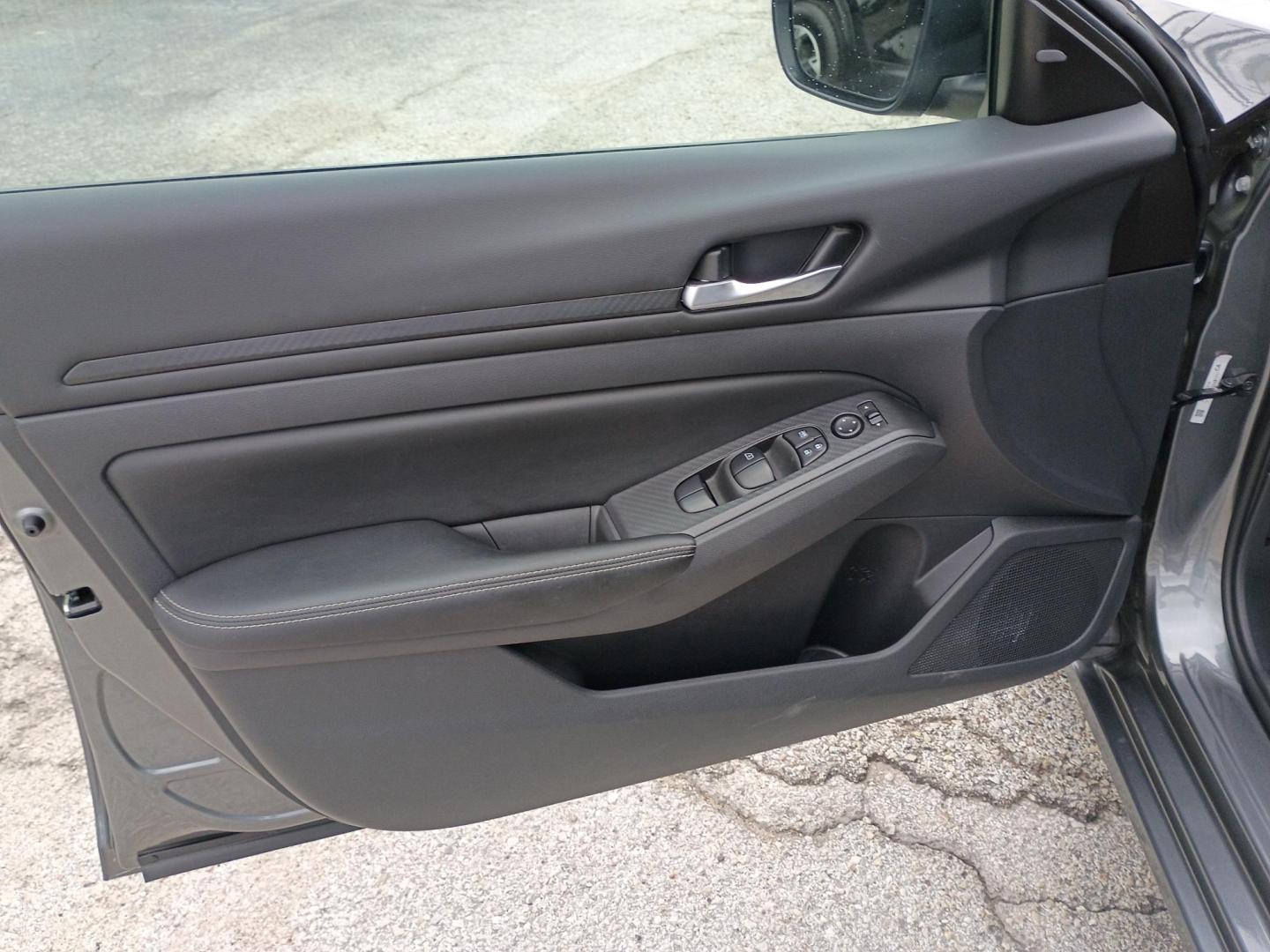 2025 Gray /Black Nissan Altima 2.5 SV (1N4BL4DV4SN) with an 2.5L L4 DOHC 16V engine, CVT transmission, located at 1842 Wirt Road, Houston, TX, 77055, (713) 973-3903, 29.805330, -95.484787 - Photo#9