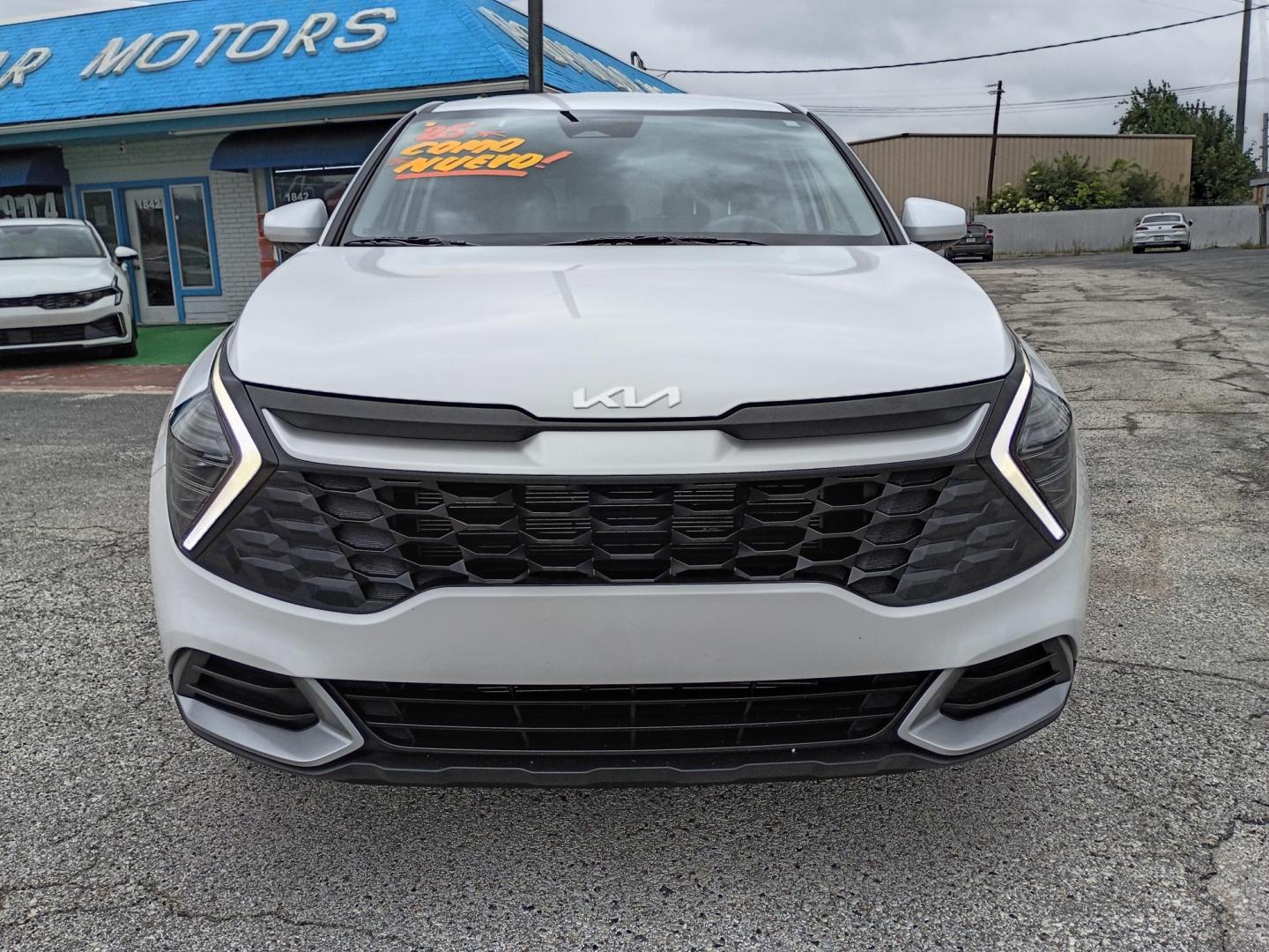 2025 Silver /Black Kia Sportage LX (5XYK23DF9SG) with an 2.5L V6 DOHC 24V engine, 8A transmission, located at 1842 Wirt Road, Houston, TX, 77055, (713) 973-3903, 29.805330, -95.484787 - Photo#7