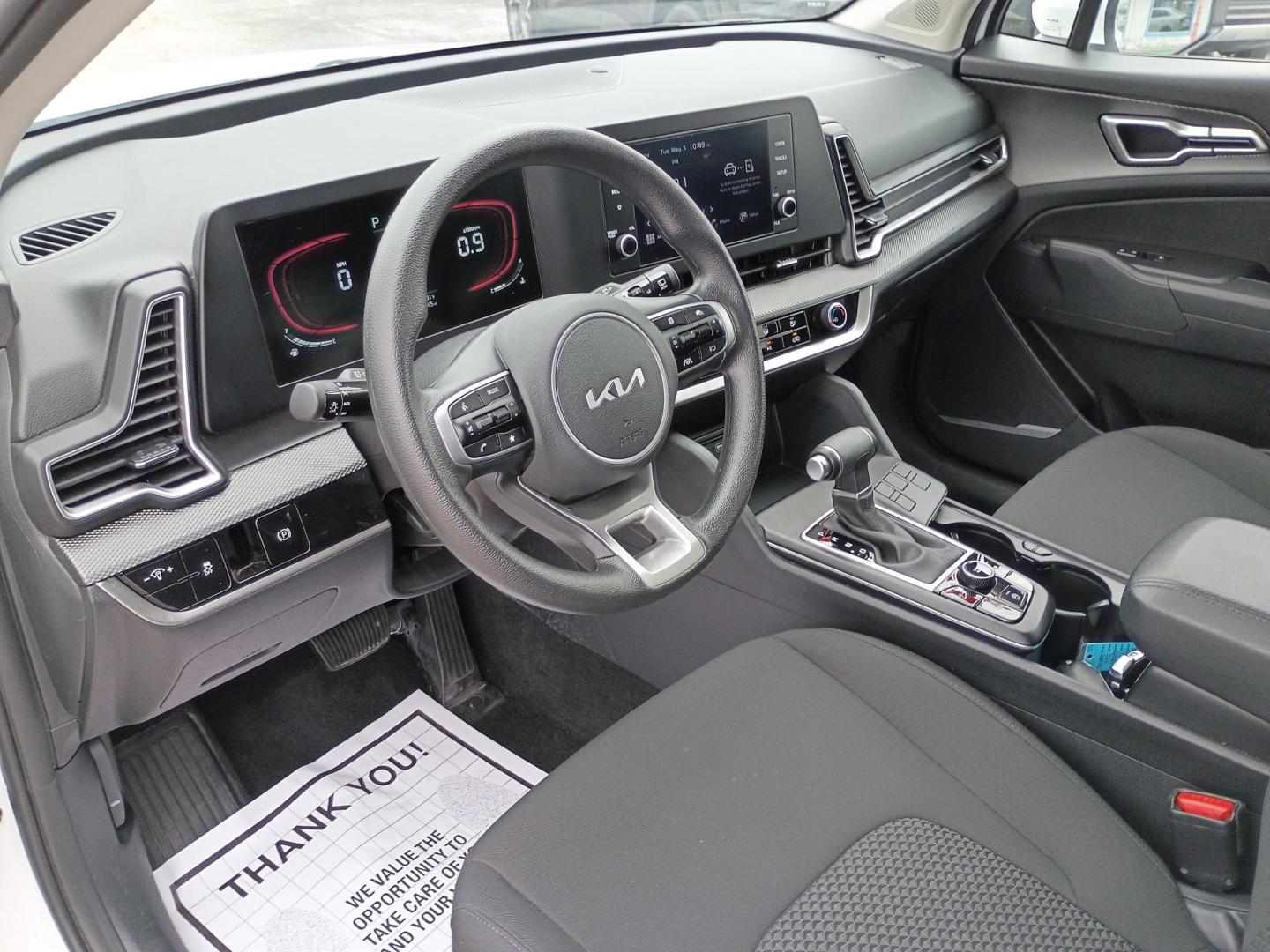 2025 Silver /Black Kia Sportage LX (5XYK23DF9SG) with an 2.5L V6 DOHC 24V engine, 8A transmission, located at 1842 Wirt Road, Houston, TX, 77055, (713) 973-3903, 29.805330, -95.484787 - Photo#8