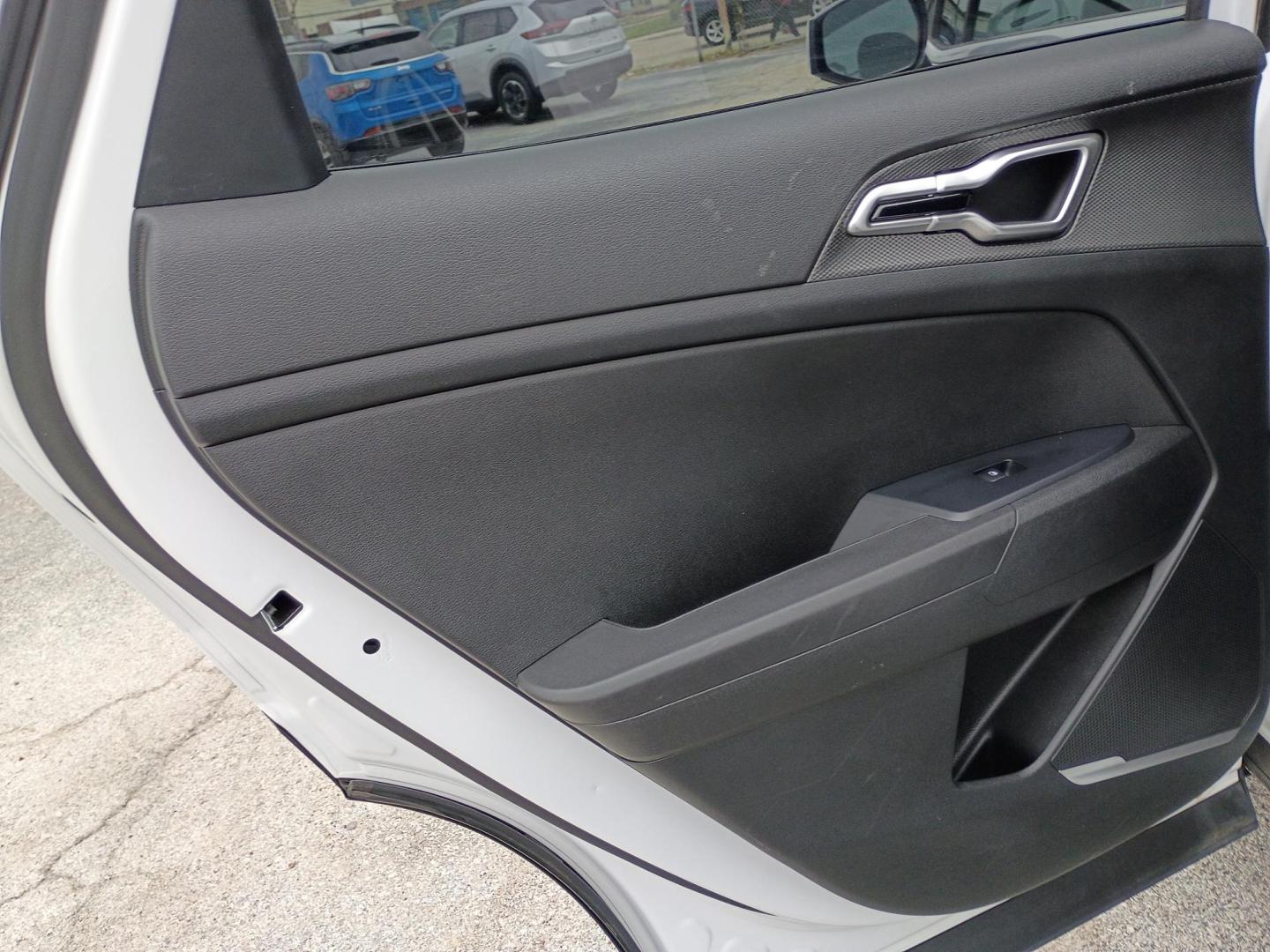 2025 Silver /Black Kia Sportage LX (5XYK23DF9SG) with an 2.5L V6 DOHC 24V engine, 8A transmission, located at 1842 Wirt Road, Houston, TX, 77055, (713) 973-3903, 29.805330, -95.484787 - Photo#11