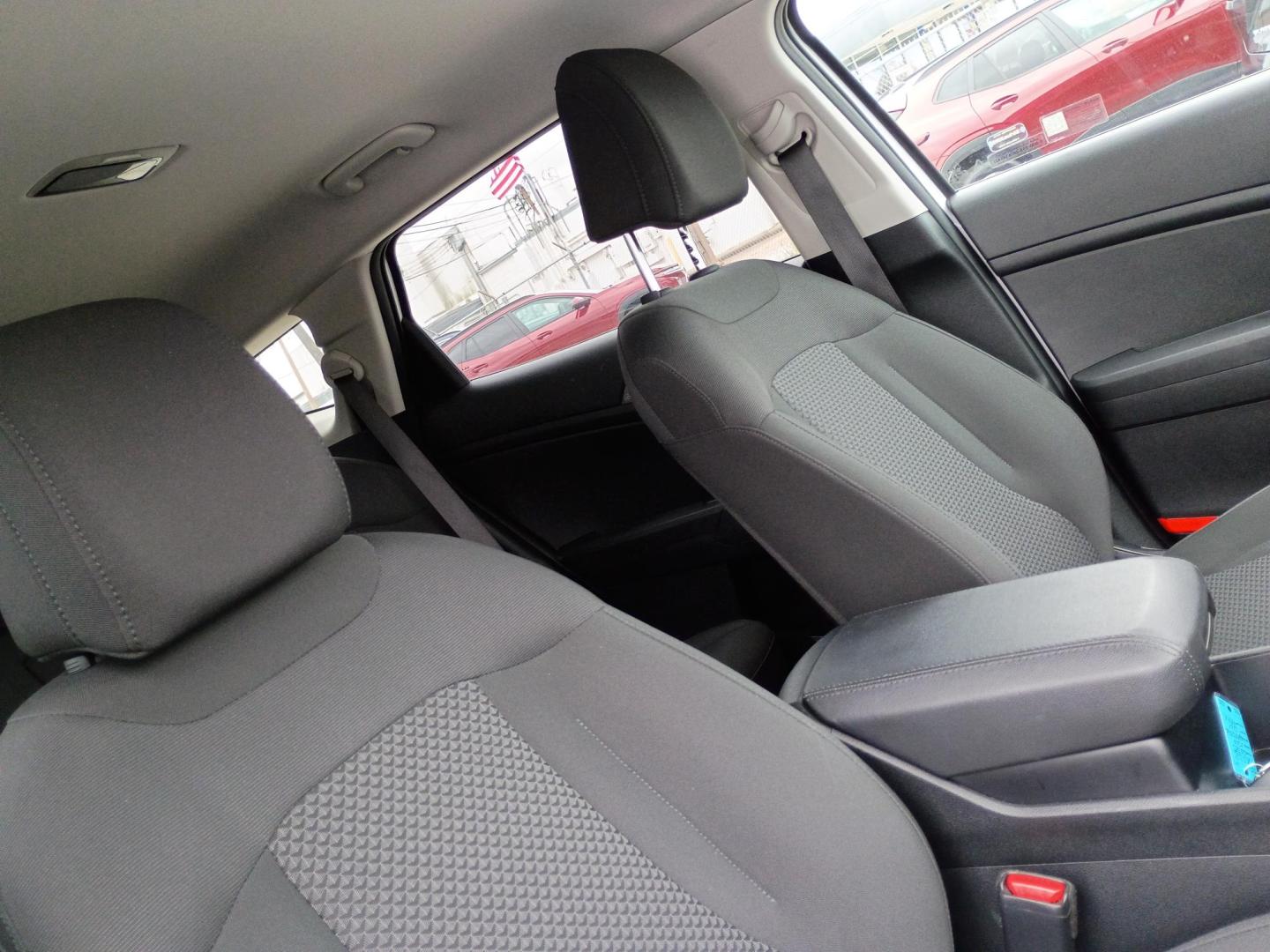 2025 Silver /Black Kia Sportage LX (5XYK23DF9SG) with an 2.5L V6 DOHC 24V engine, 8A transmission, located at 1842 Wirt Road, Houston, TX, 77055, (713) 973-3903, 29.805330, -95.484787 - Photo#12