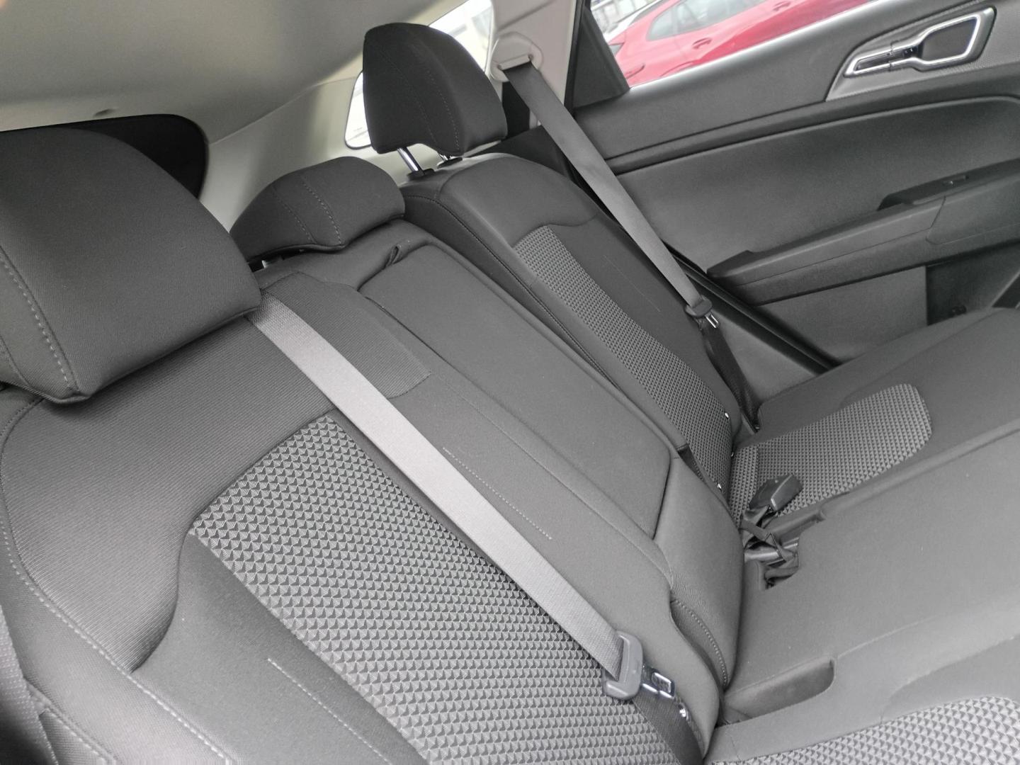 2025 Silver /Black Kia Sportage LX (5XYK23DF9SG) with an 2.5L V6 DOHC 24V engine, 8A transmission, located at 1842 Wirt Road, Houston, TX, 77055, (713) 973-3903, 29.805330, -95.484787 - Photo#14