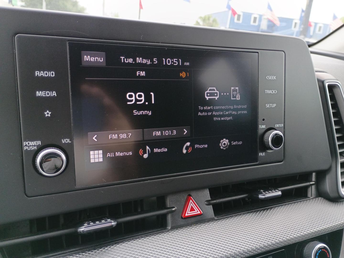 2025 Silver /Black Kia Sportage LX (5XYK23DF9SG) with an 2.5L V6 DOHC 24V engine, 8A transmission, located at 1842 Wirt Road, Houston, TX, 77055, (713) 973-3903, 29.805330, -95.484787 - Photo#21