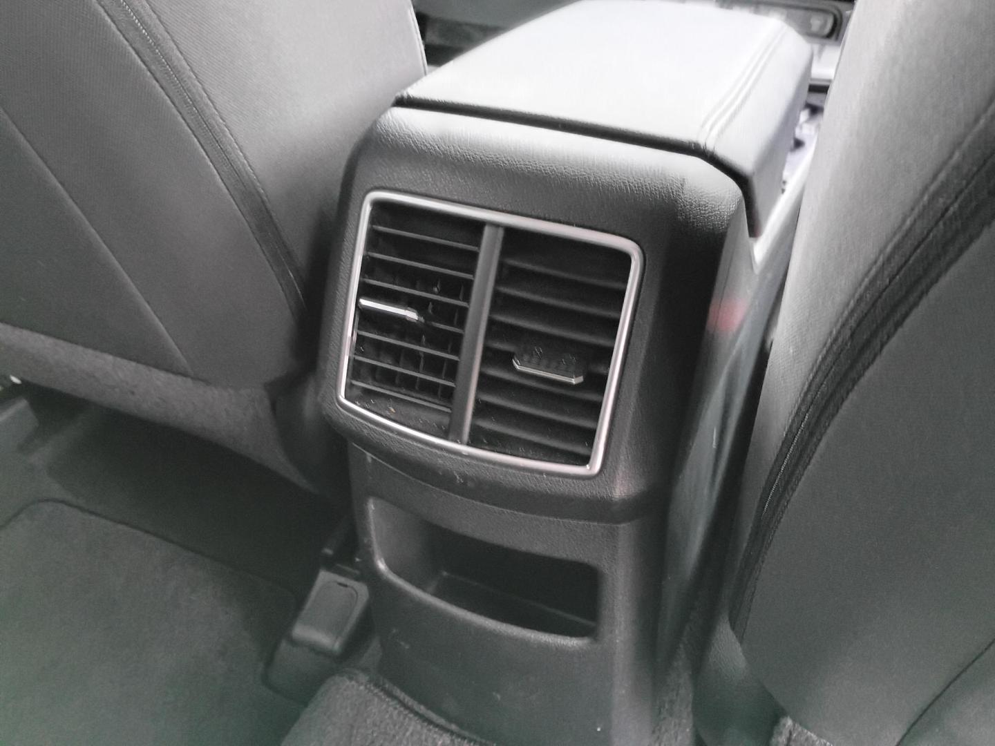2025 Silver /Black Kia Sportage LX (5XYK23DF9SG) with an 2.5L V6 DOHC 24V engine, 8A transmission, located at 1842 Wirt Road, Houston, TX, 77055, (713) 973-3903, 29.805330, -95.484787 - Photo#16