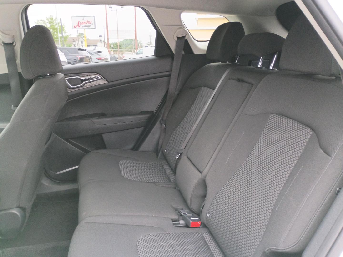 2025 White /Black Kia Sportage LX (5XYK23DF8SG) with an 2.5L V6 DOHC 24V engine, 8A transmission, located at 1842 Wirt Road, Houston, TX, 77055, (713) 973-3903, 29.805330, -95.484787 - Photo#10