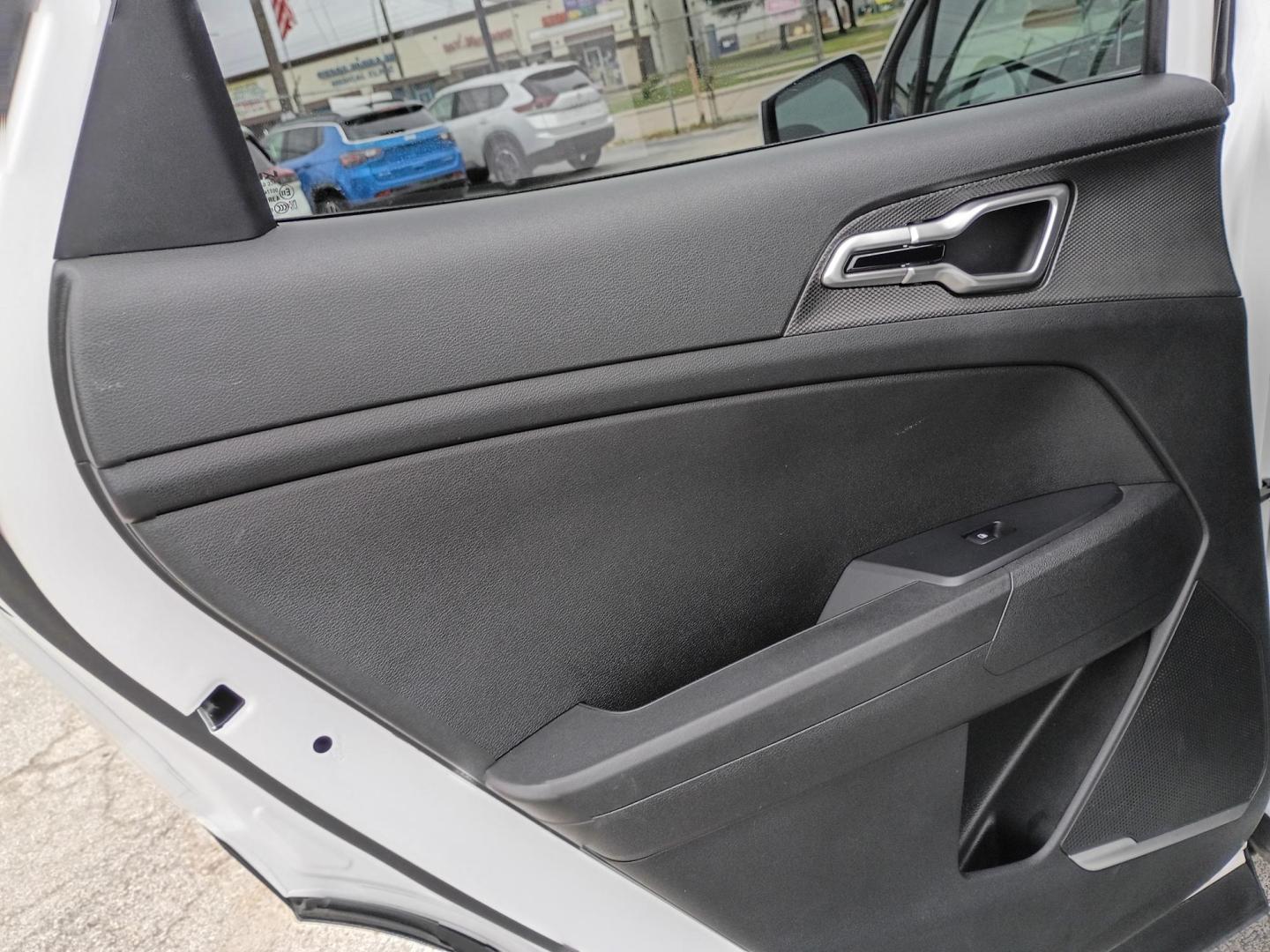 2025 White /Black Kia Sportage LX (5XYK23DF8SG) with an 2.5L V6 DOHC 24V engine, 8A transmission, located at 1842 Wirt Road, Houston, TX, 77055, (713) 973-3903, 29.805330, -95.484787 - Photo#11