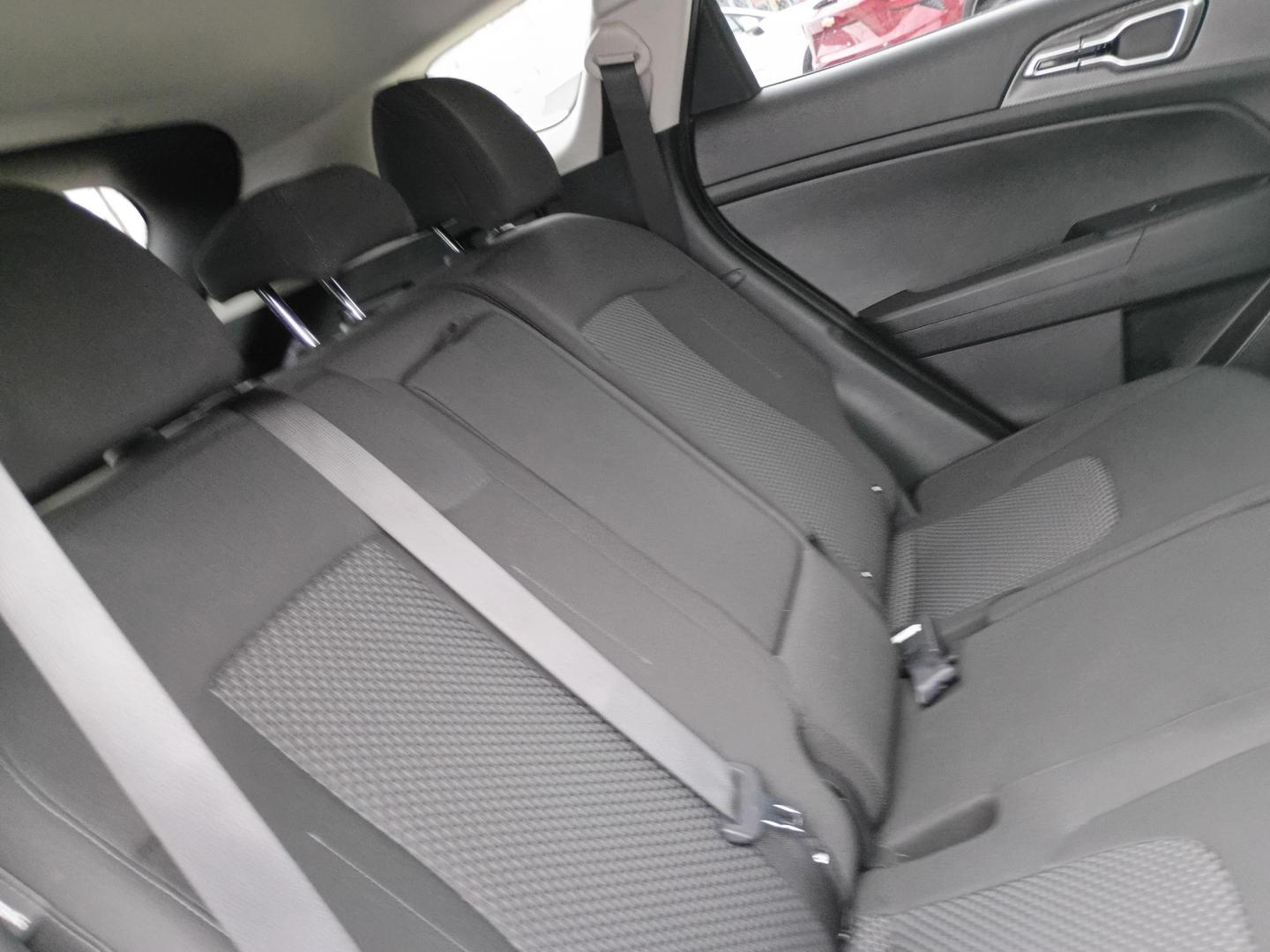 2025 White /Black Kia Sportage LX (5XYK23DF8SG) with an 2.5L V6 DOHC 24V engine, 8A transmission, located at 1842 Wirt Road, Houston, TX, 77055, (713) 973-3903, 29.805330, -95.484787 - Photo#14