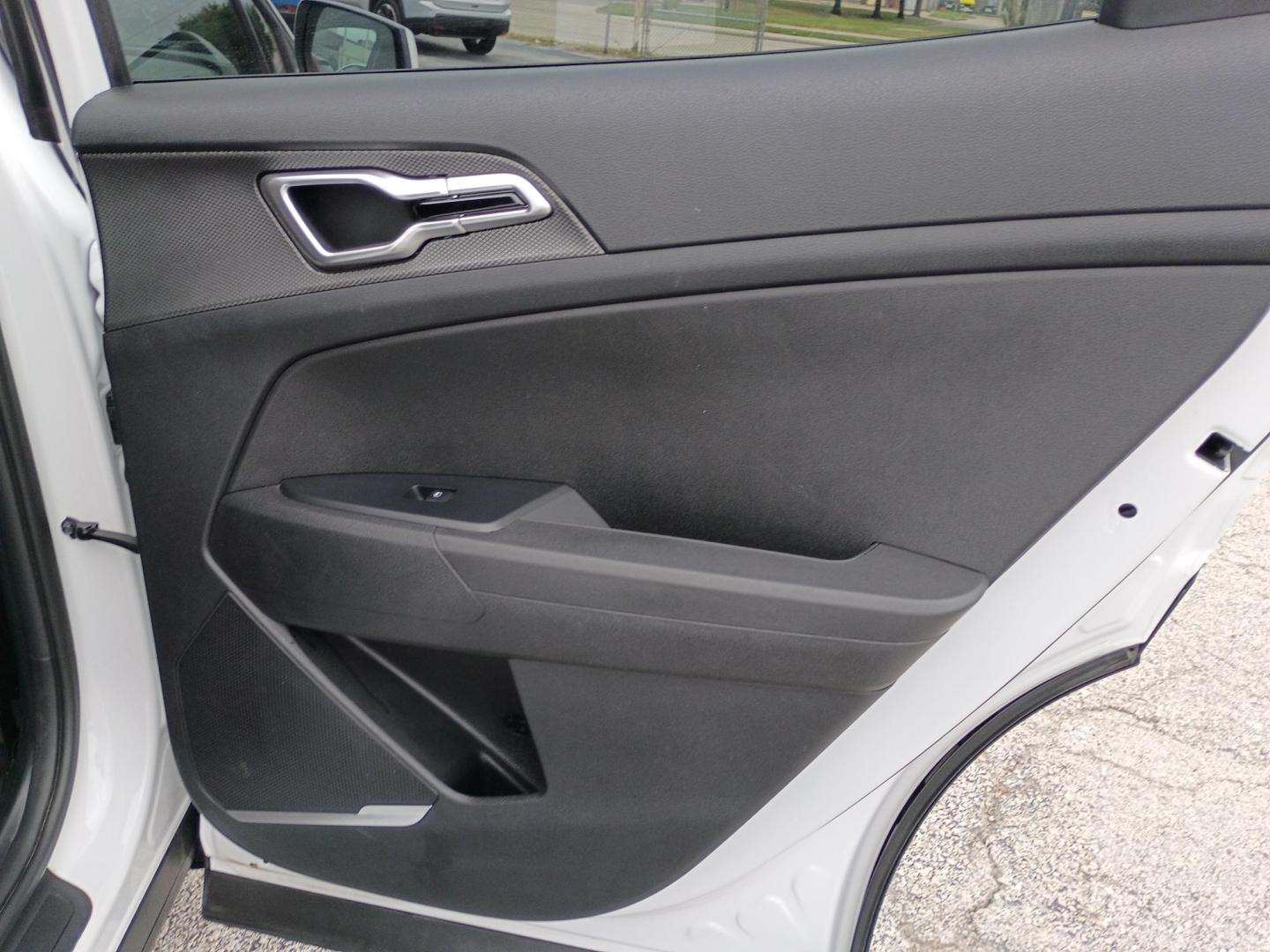 2025 White /Black Kia Sportage LX (5XYK23DF8SG) with an 2.5L V6 DOHC 24V engine, 8A transmission, located at 1842 Wirt Road, Houston, TX, 77055, (713) 973-3903, 29.805330, -95.484787 - Photo#15