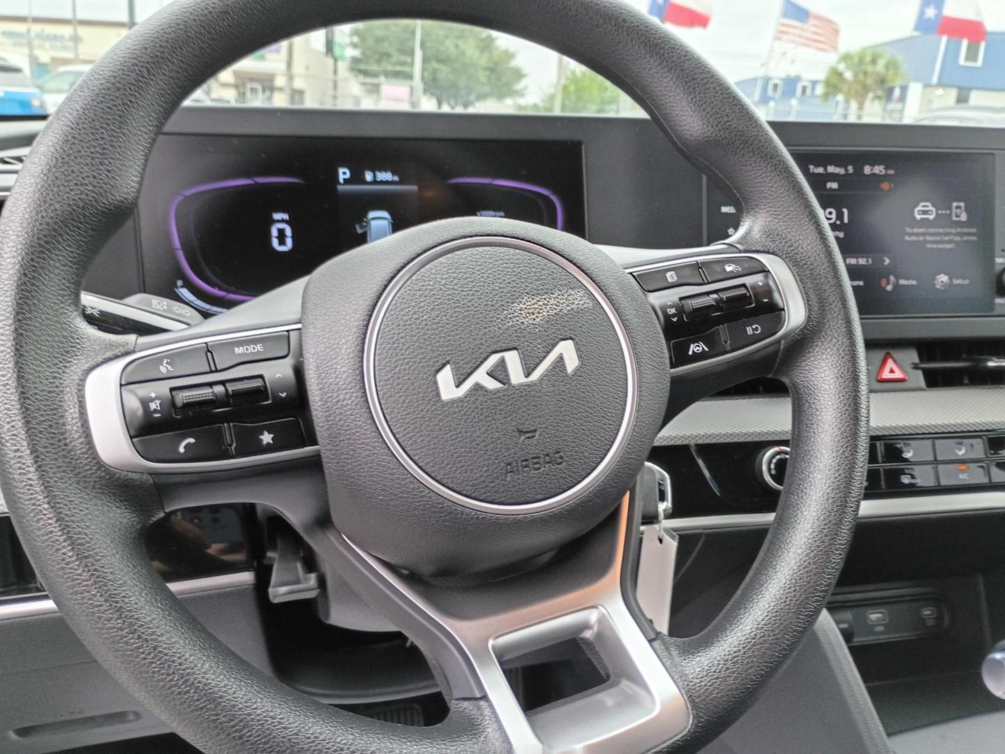 2025 White /Black Kia Sportage LX (5XYK23DF8SG) with an 2.5L V6 DOHC 24V engine, 8A transmission, located at 1842 Wirt Road, Houston, TX, 77055, (713) 973-3903, 29.805330, -95.484787 - Photo#19