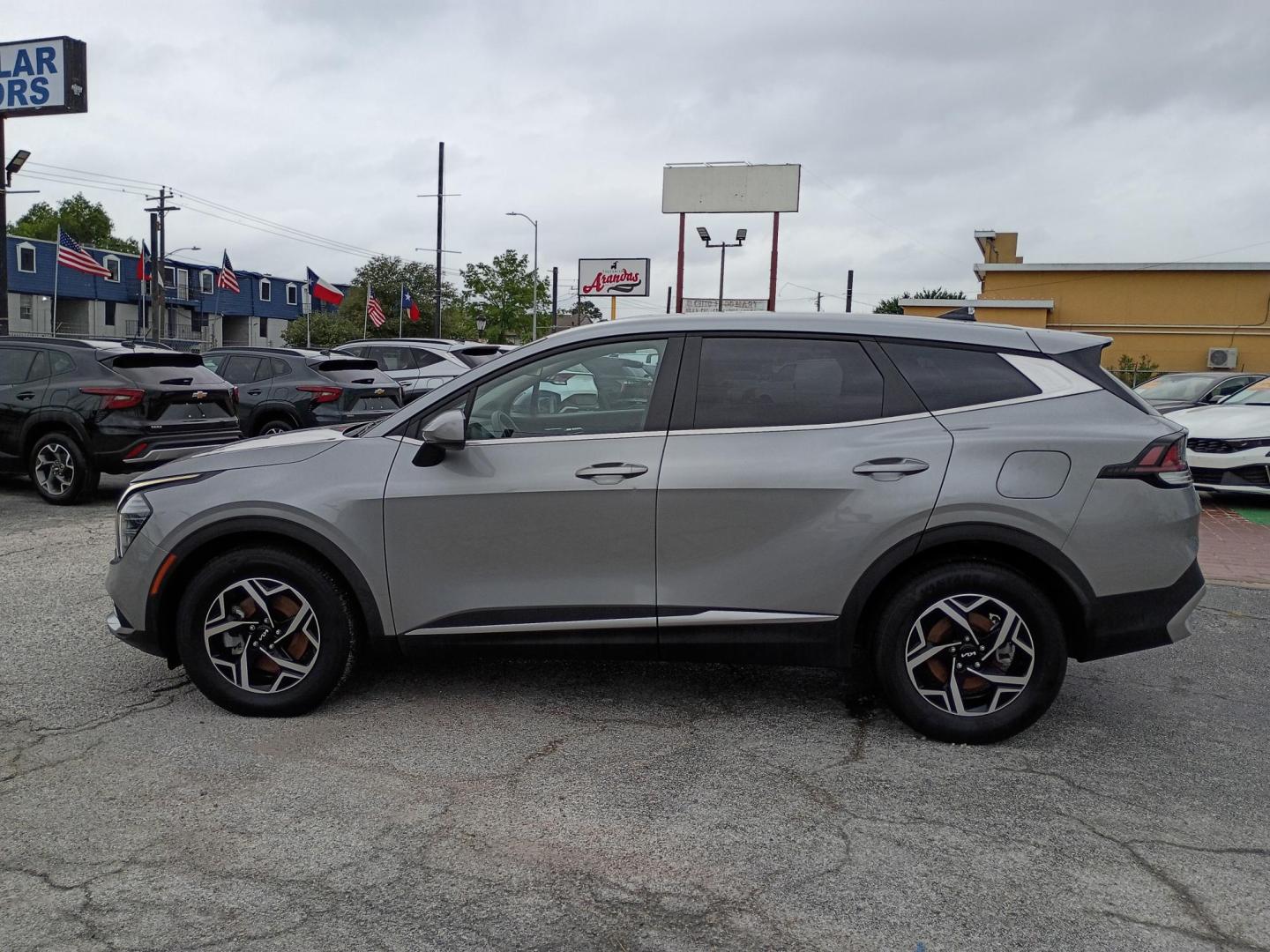 2025 Gray /Black Kia Sportage LX (KNDPU3DF9S7) with an 2.5L V6 DOHC 24V engine, 8A transmission, located at 1842 Wirt Road, Houston, TX, 77055, (713) 973-3903, 29.805330, -95.484787 - Photo#1